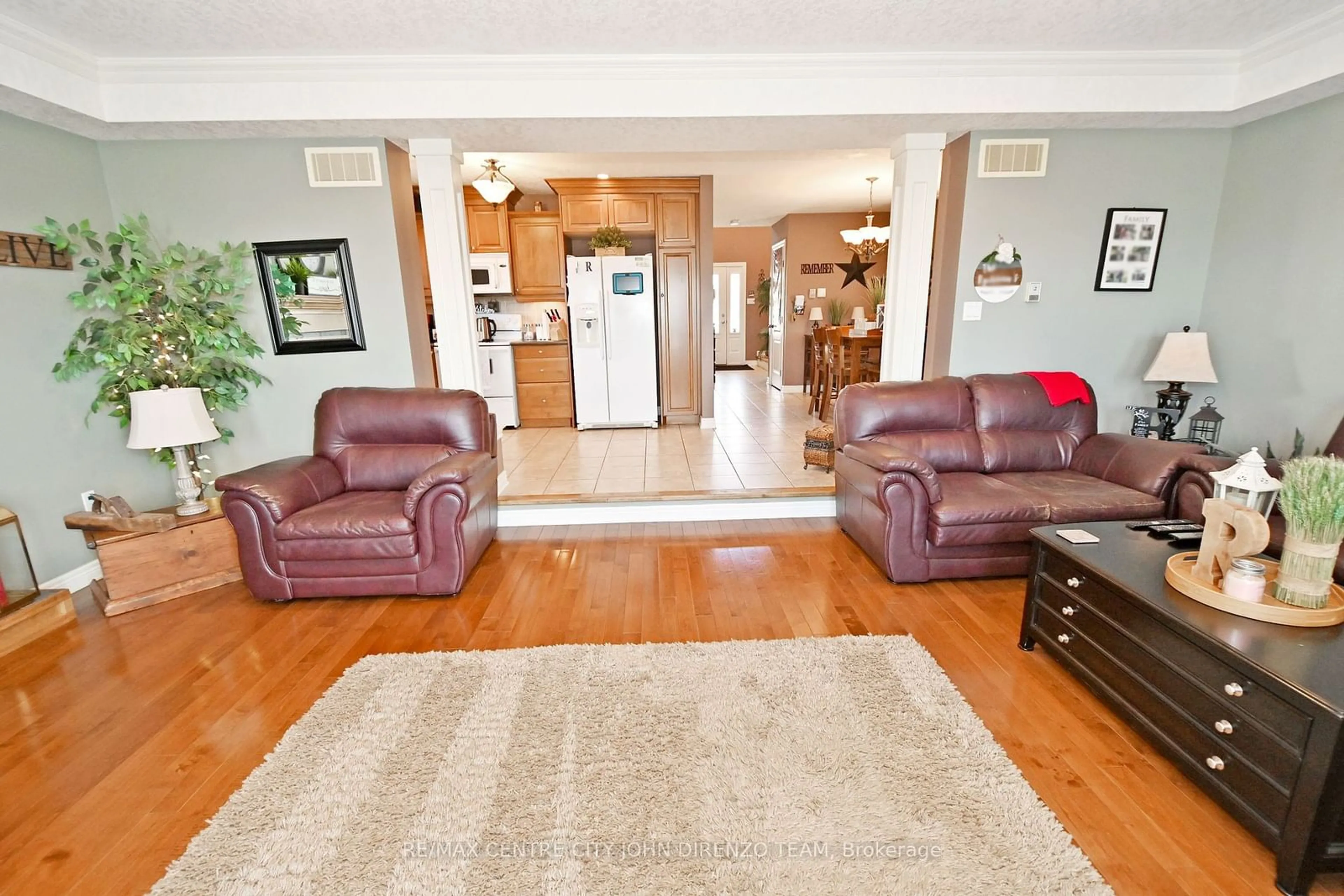 Indoor foyer for 115 Hagerman Cres, St. Thomas Ontario N5R 6L9