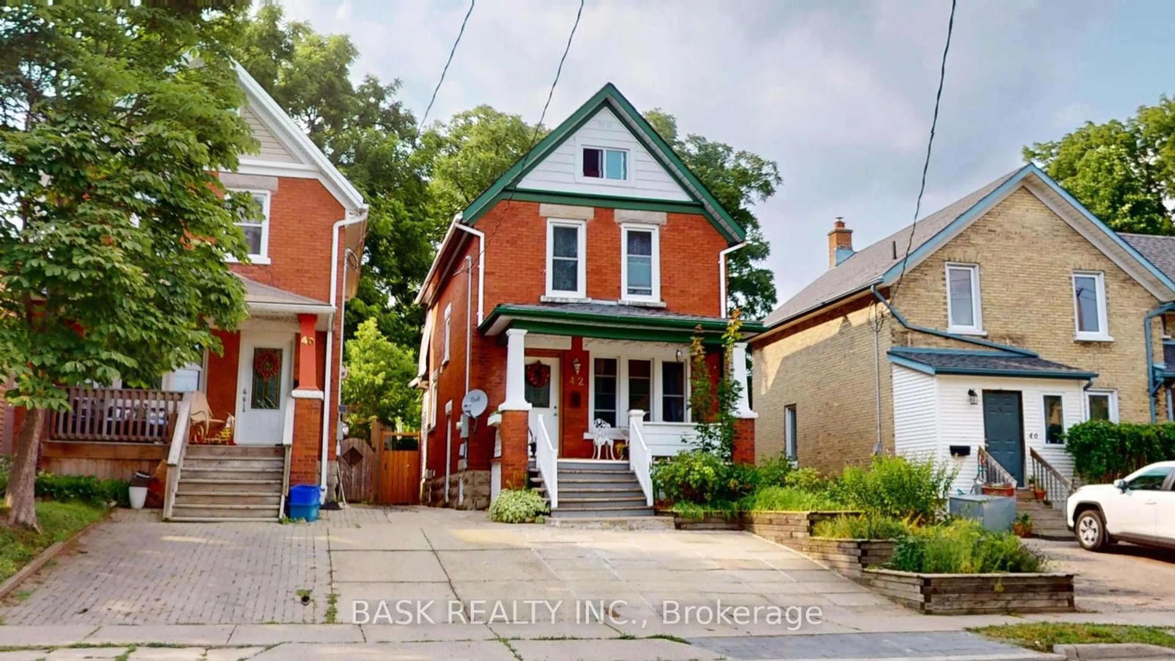 Home with brick exterior material, street for 42 Shanley St, Kitchener Ontario N2H 5N9