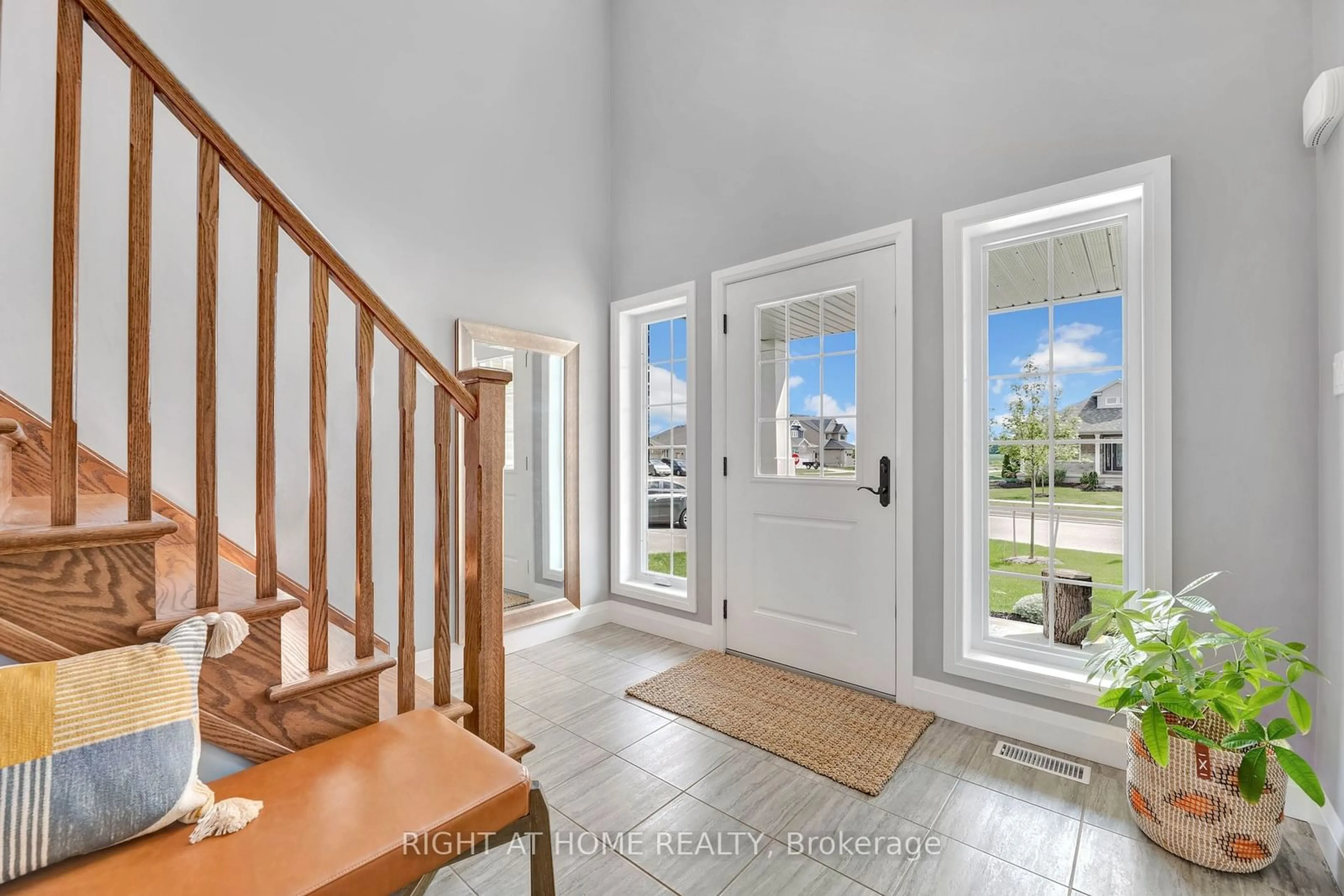 Indoor entryway for 135 Stephenson Way, Minto Ontario N0G 2P0