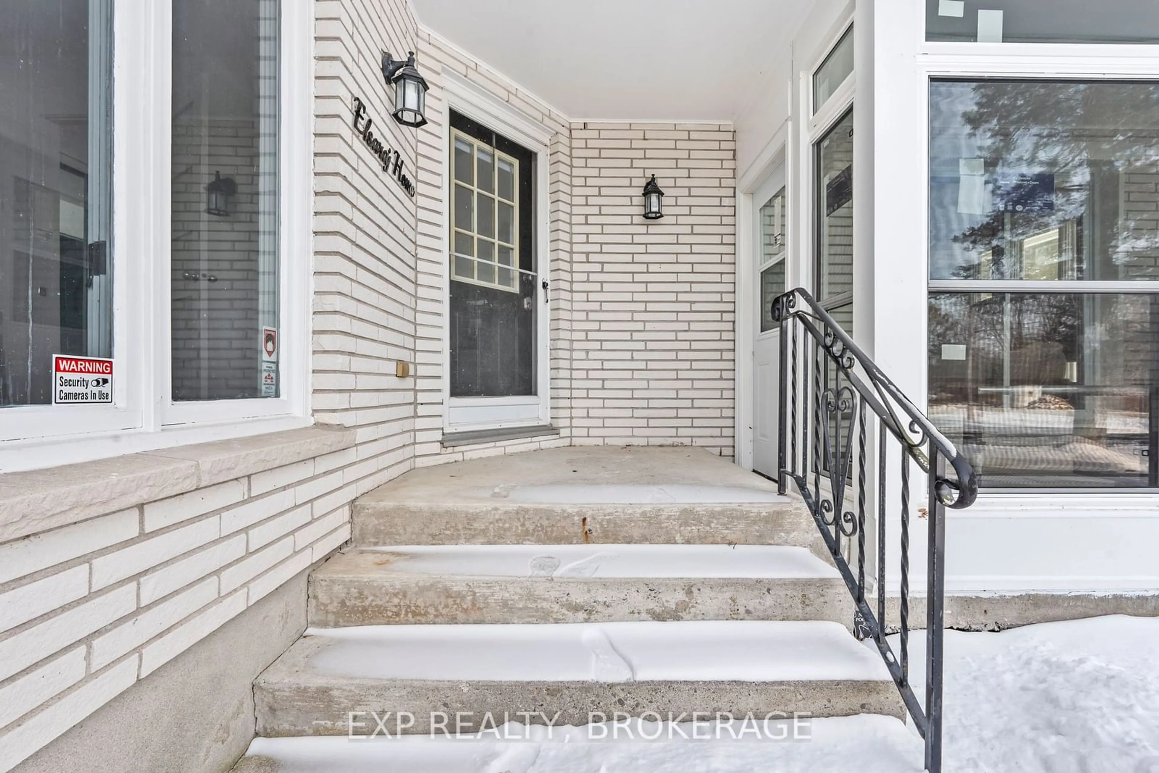 Indoor entryway for 72 WILLOWBANK Rd, Gananoque Ontario K7G 2V5