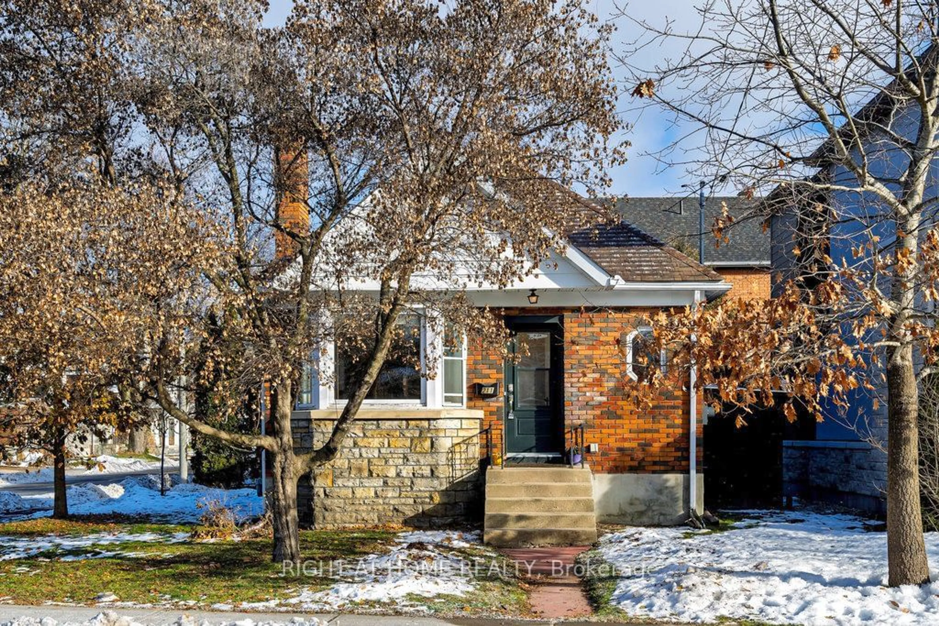 Home with brick exterior material, street for 211 MCGILLIVRAY St, Glebe - Ottawa East and Area Ontario K1S 1K9