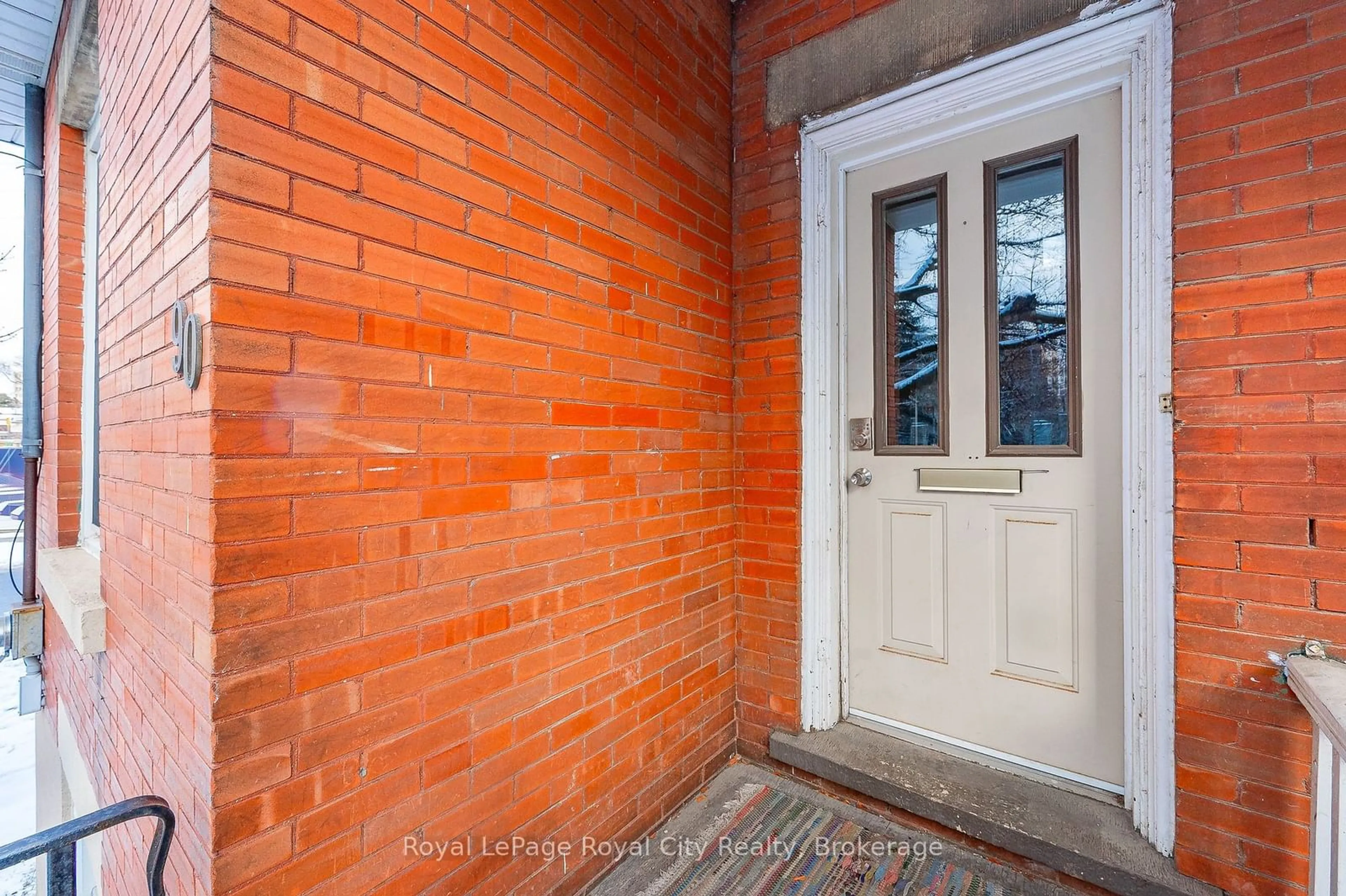 Indoor entryway for 90 Neeve St, Guelph Ontario N1E 5S1