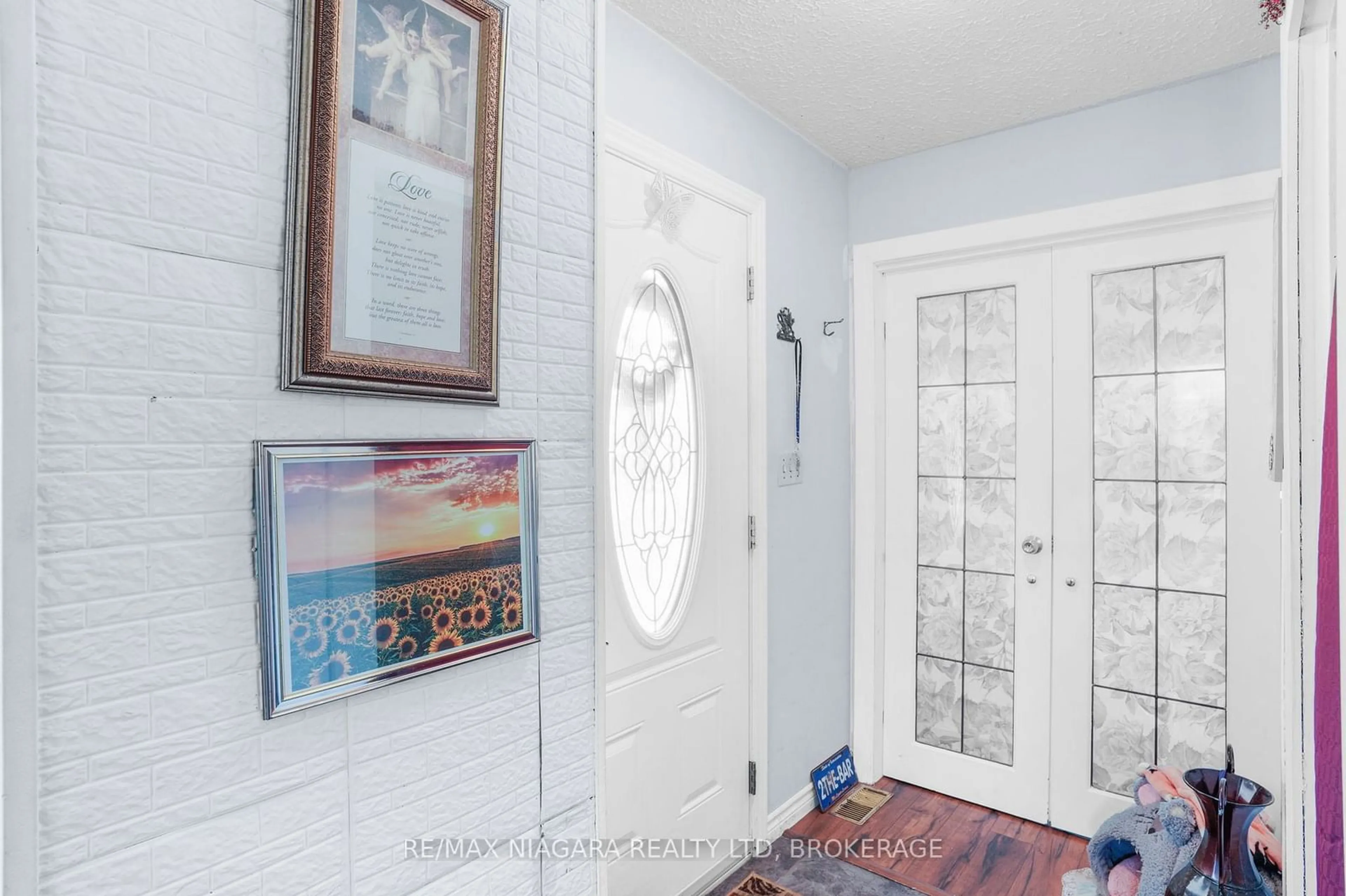 Indoor entryway for 6159 VILLAGE Cres, Niagara Falls Ontario L2G 7M3