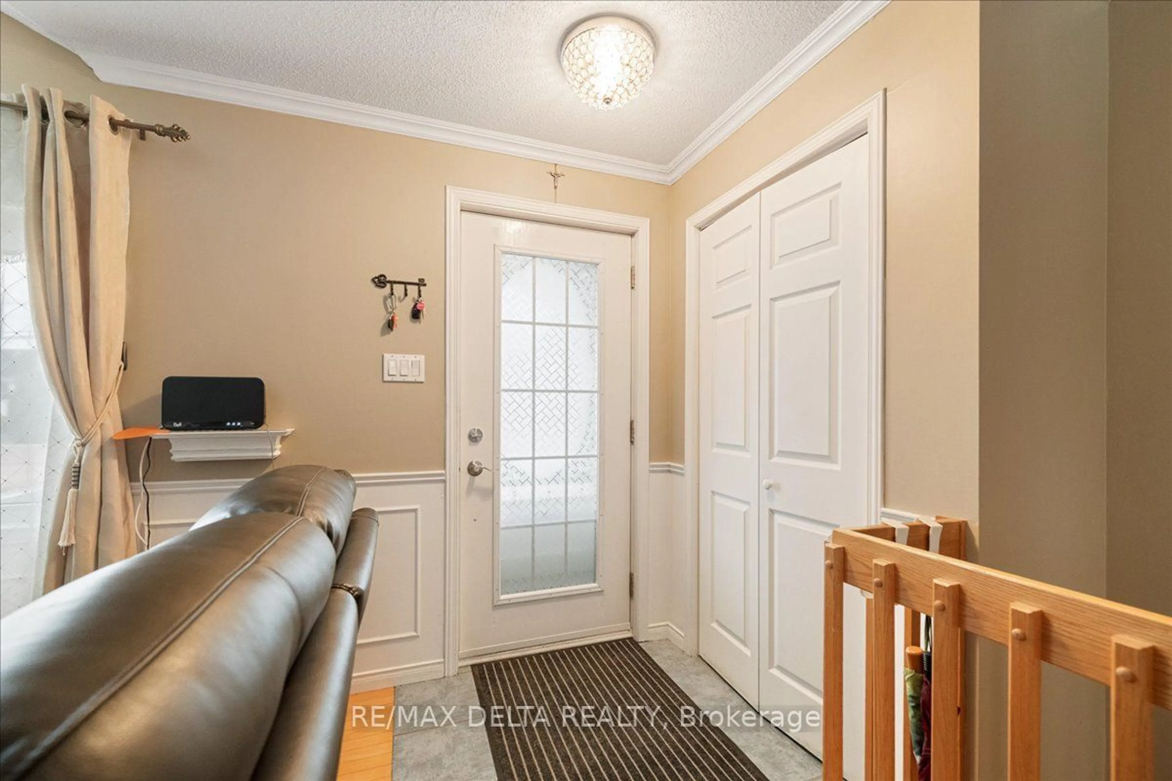 Indoor entryway for 213 Longueuil St, Champlain Ontario K0B 1K0