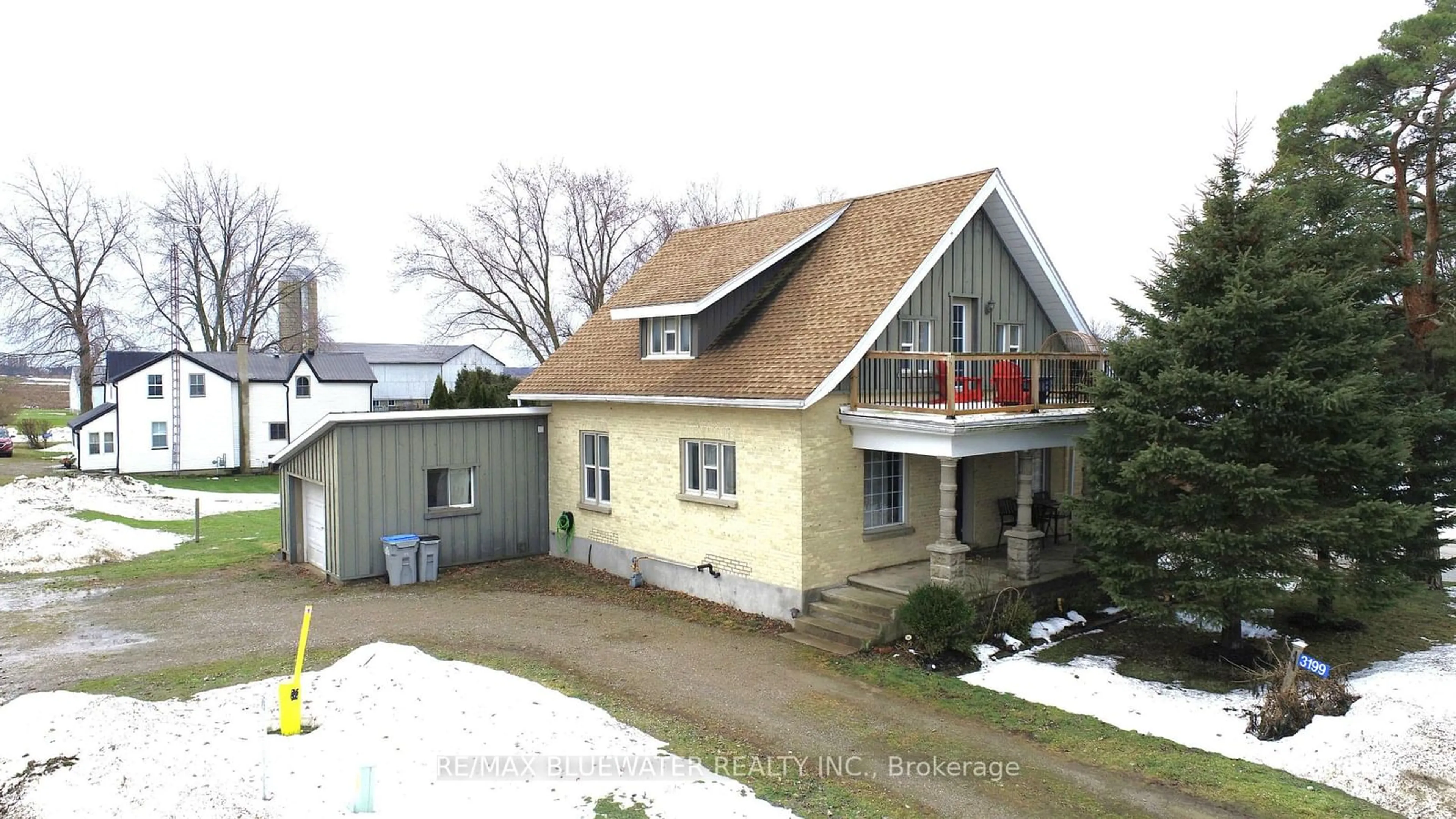 A pic from outside/outdoor area/front of a property/back of a property/a pic from drone, building for 3199 Mount Carmel Dr, North Middlesex Ontario N0M 2K0