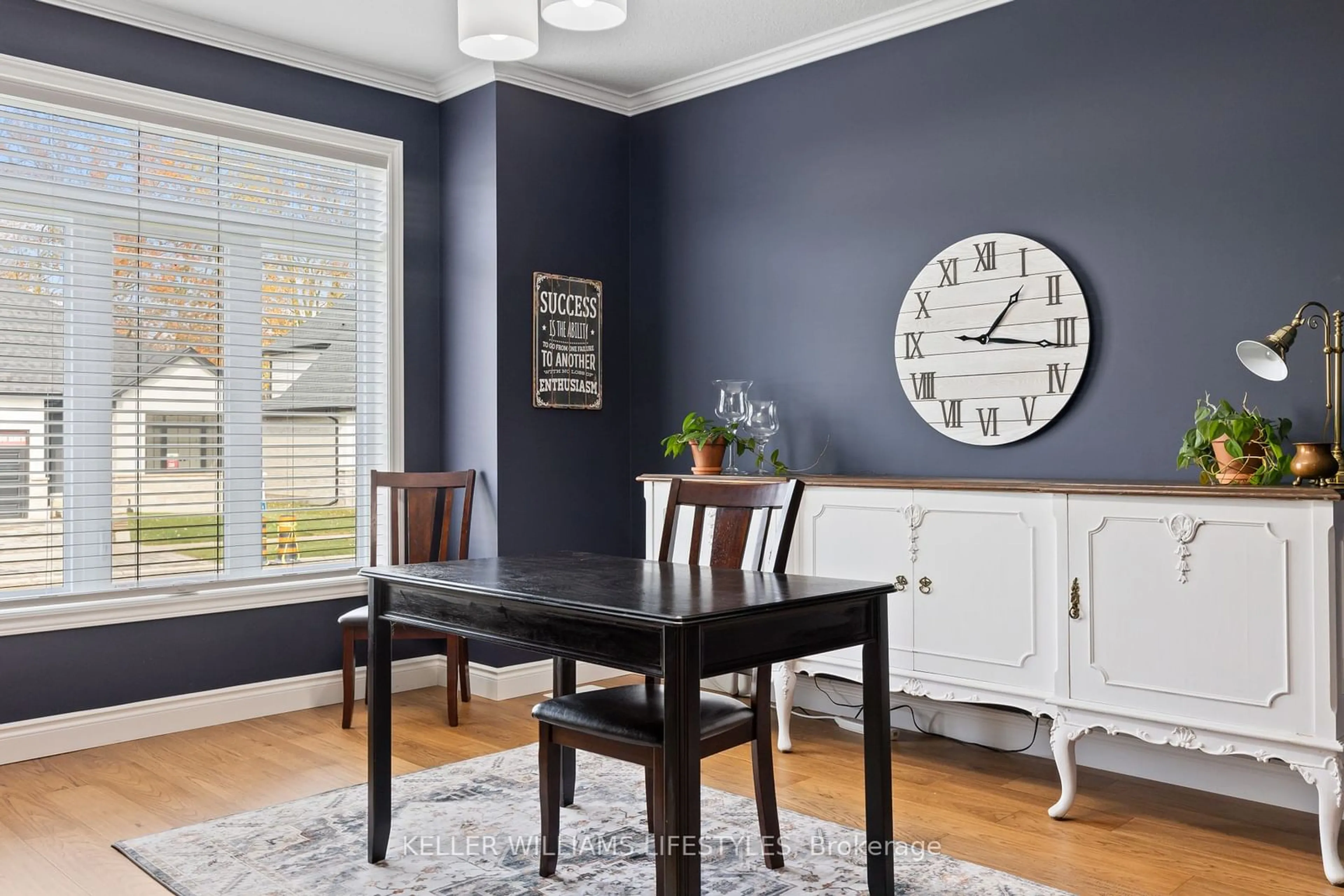 Dining room, wood/laminate floor for 114 ASPEN Circ, Thames Centre Ontario N0M 0A4