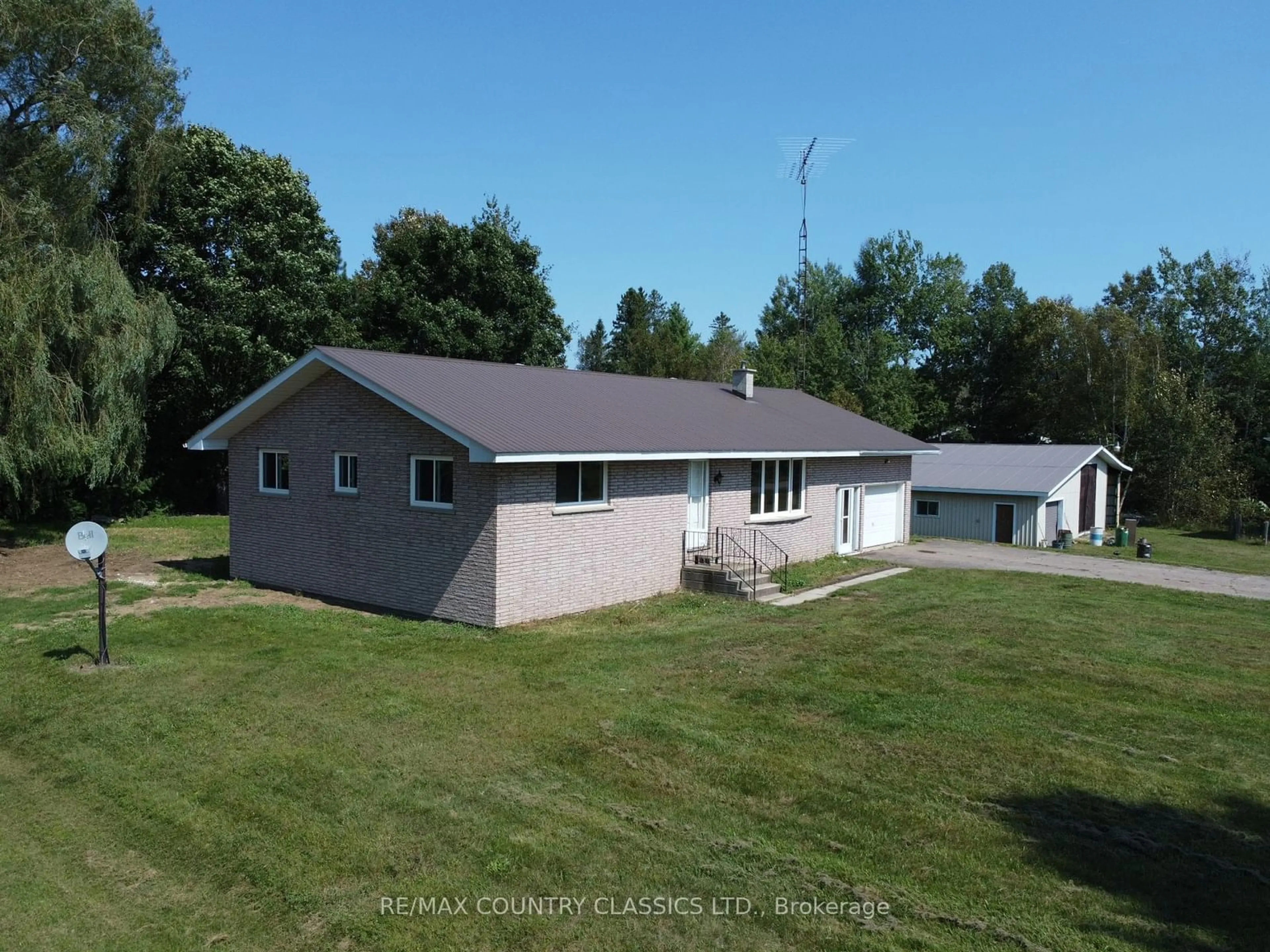 A pic from outside/outdoor area/front of a property/back of a property/a pic from drone, building for 62 Burnt Bridge Rd, Brudenell, Lyndoch and Raglan Ontario K0J 2E0