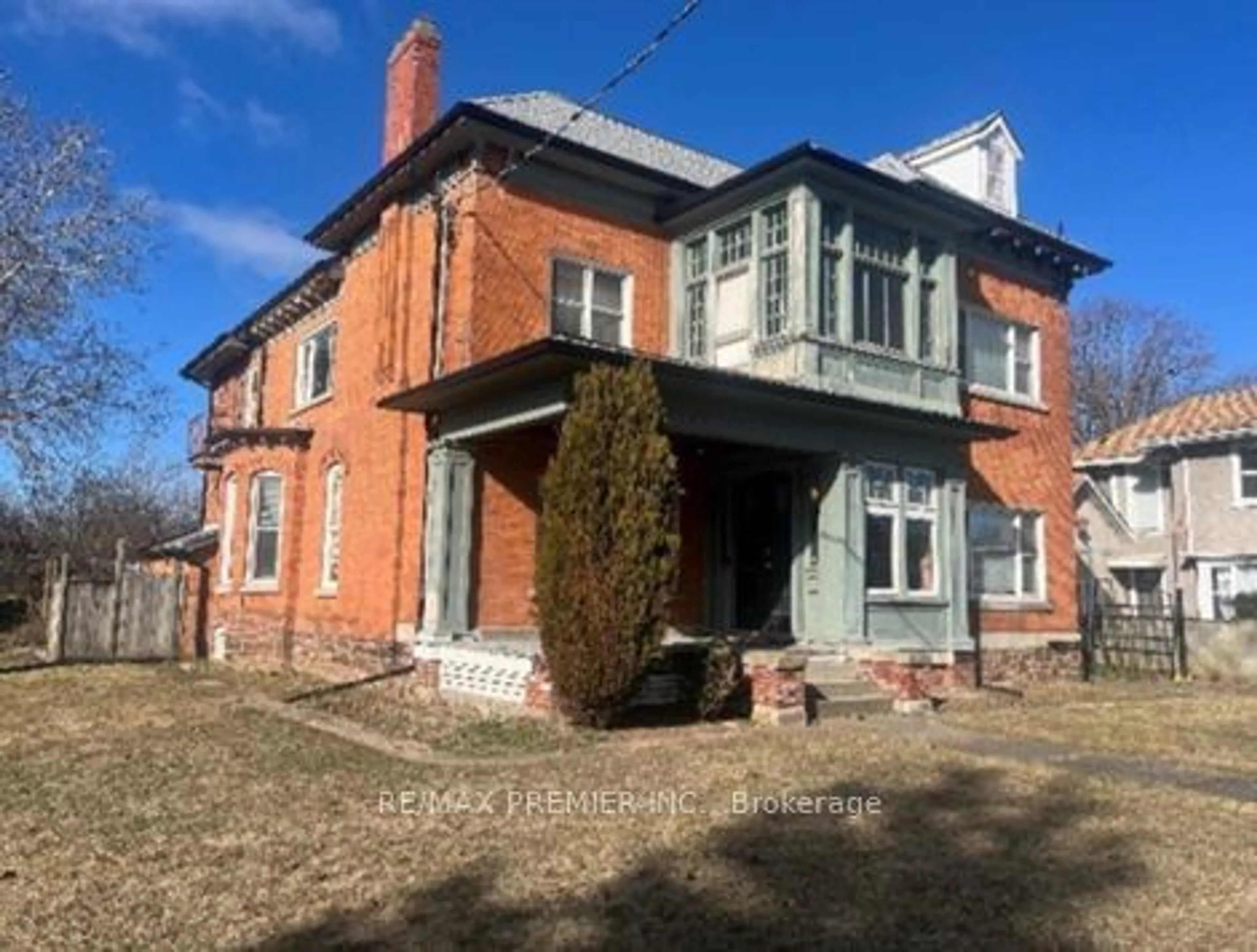 Home with brick exterior material, building for 151 Geneva St, St. Catharines Ontario L2R 4N7