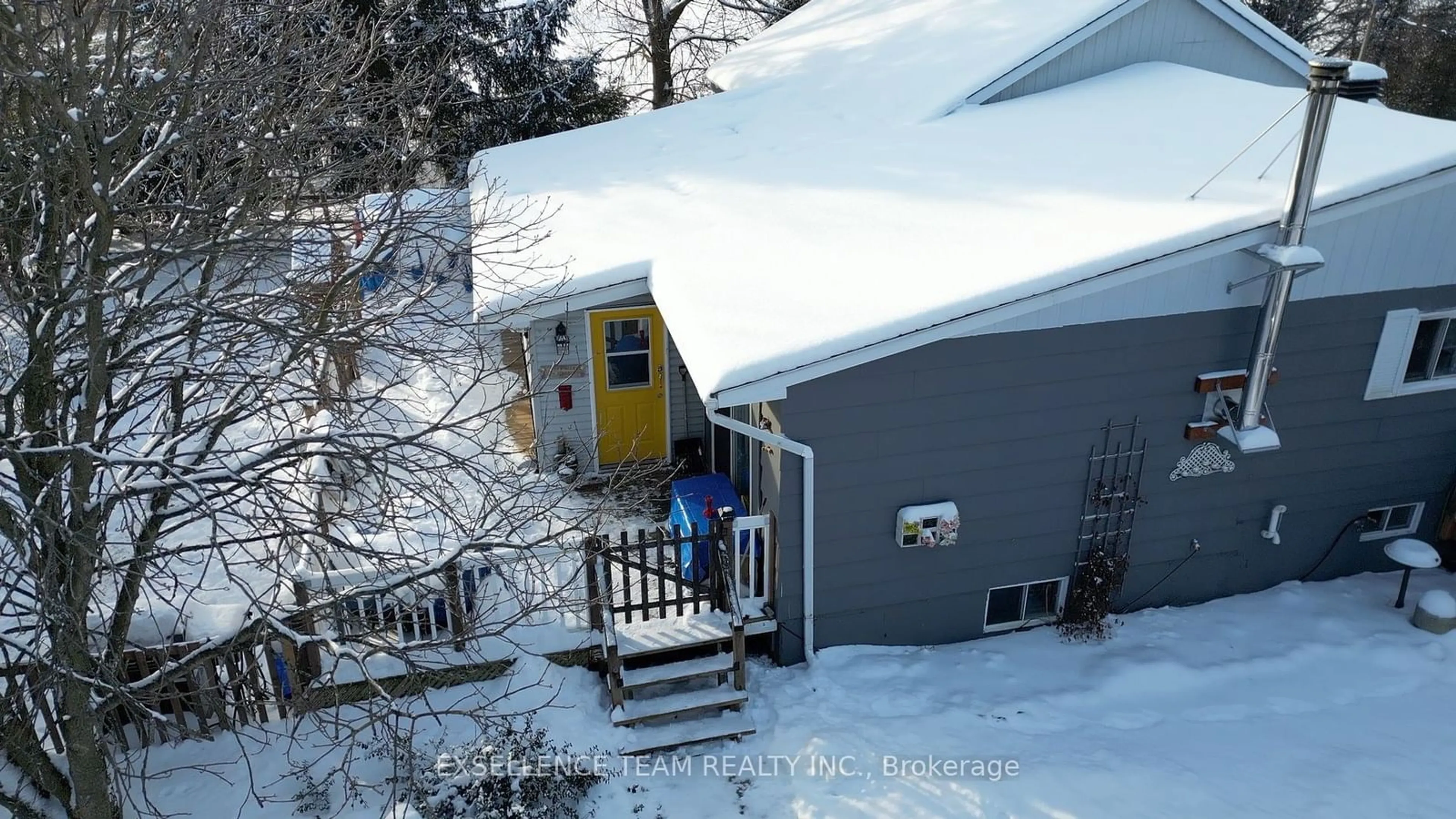 A pic from outside/outdoor area/front of a property/back of a property/a pic from drone, street for 20051 COUNTY RD # 17 Rd, South Glengarry Ontario K0C 1L0