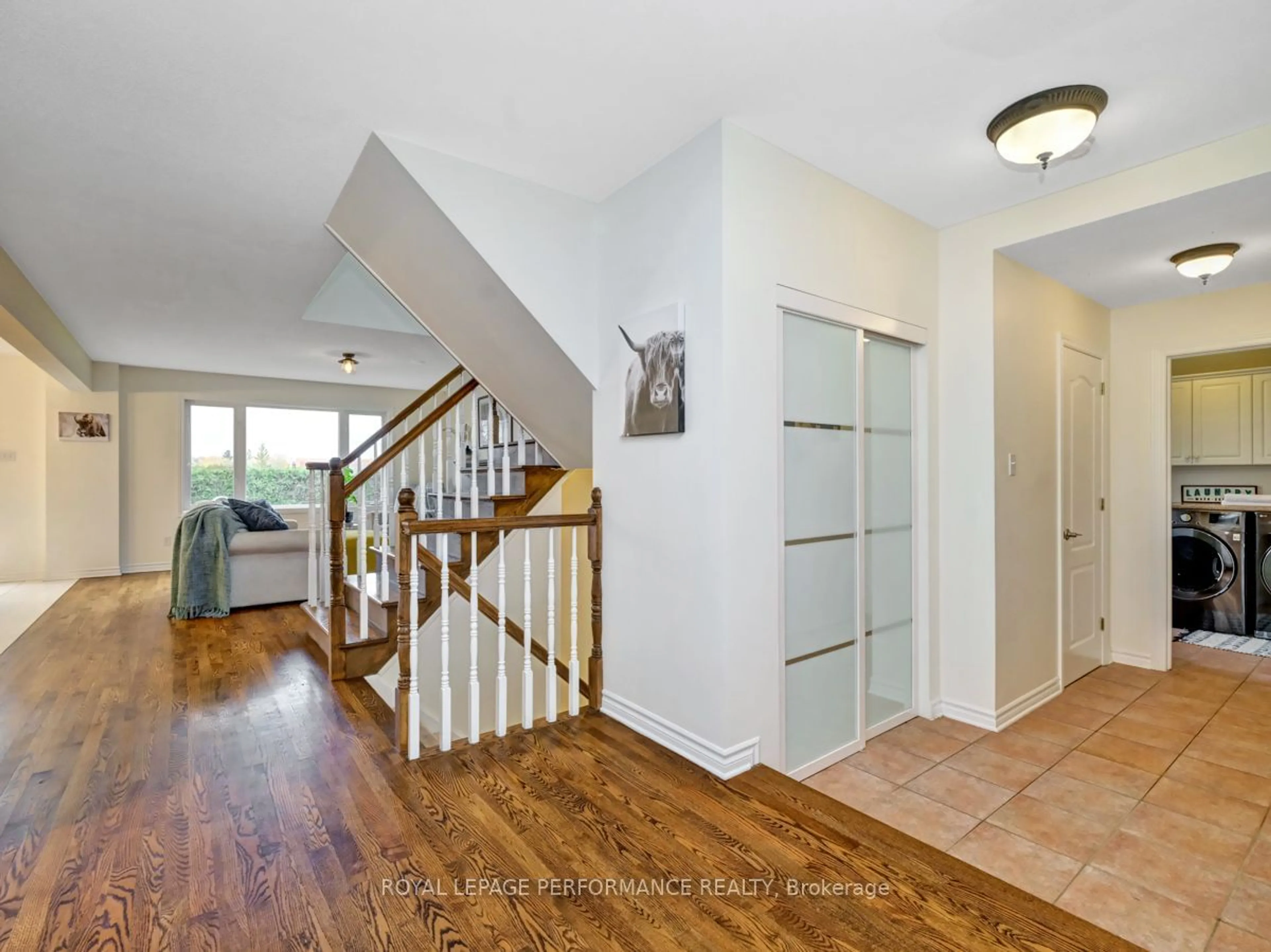 Indoor entryway for 25 CAMPBELL Crt, Russell Ontario K4R 1G7