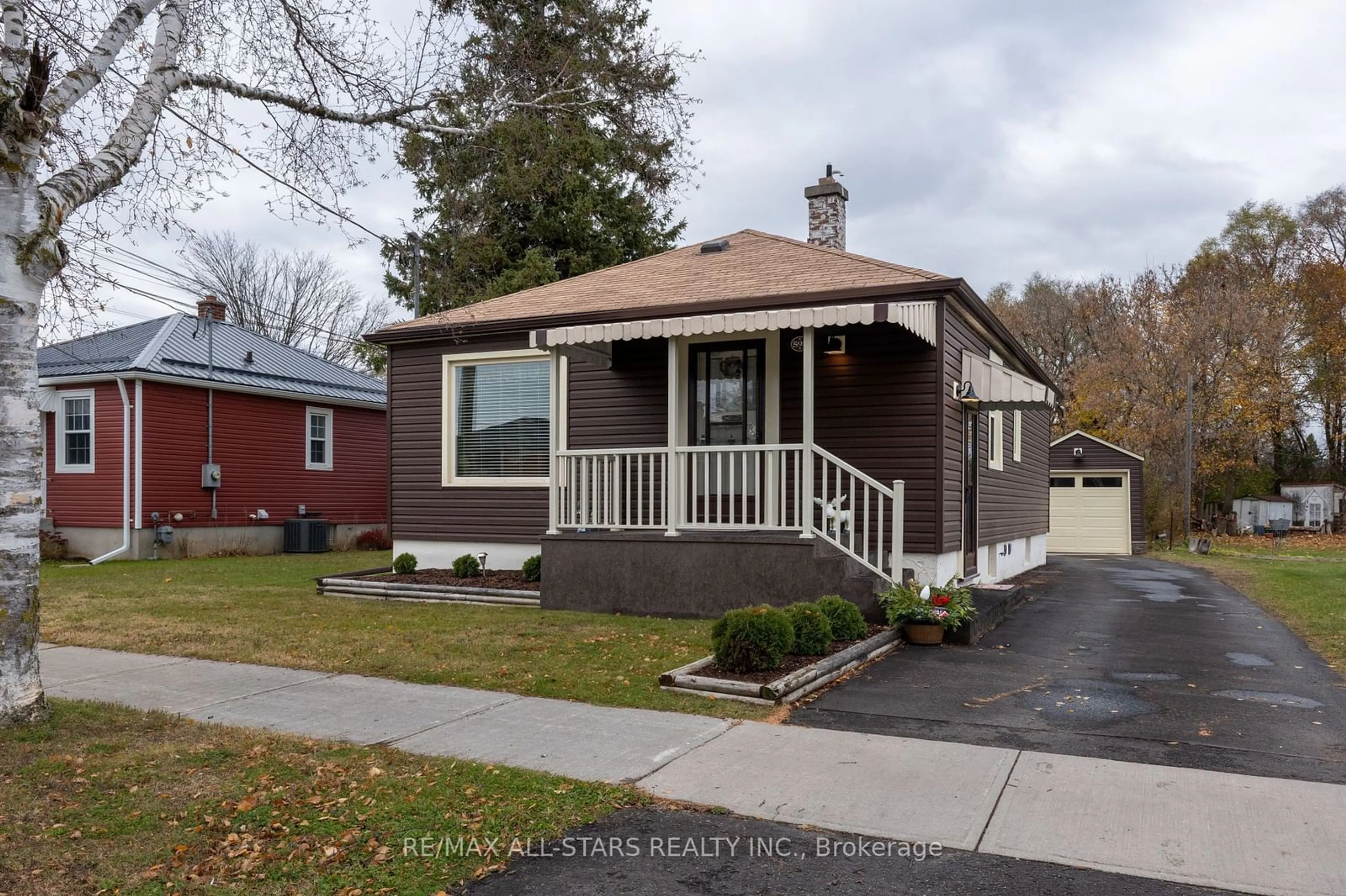 Home with vinyl exterior material, street for 592 McKellar St, Peterborough Ontario K9J 7C2