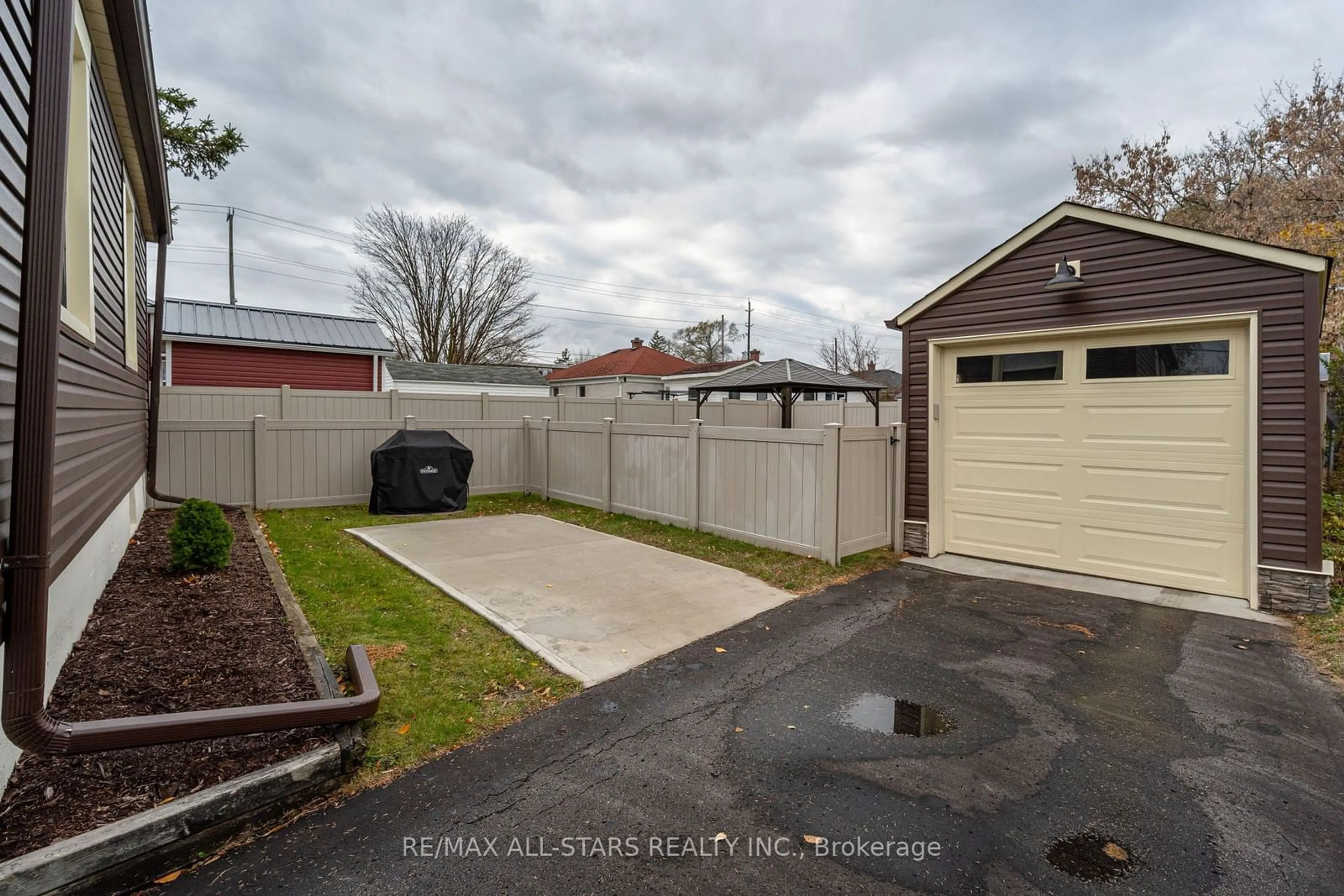 A pic from outside/outdoor area/front of a property/back of a property/a pic from drone, street for 592 McKellar St, Peterborough Ontario K9J 7C2