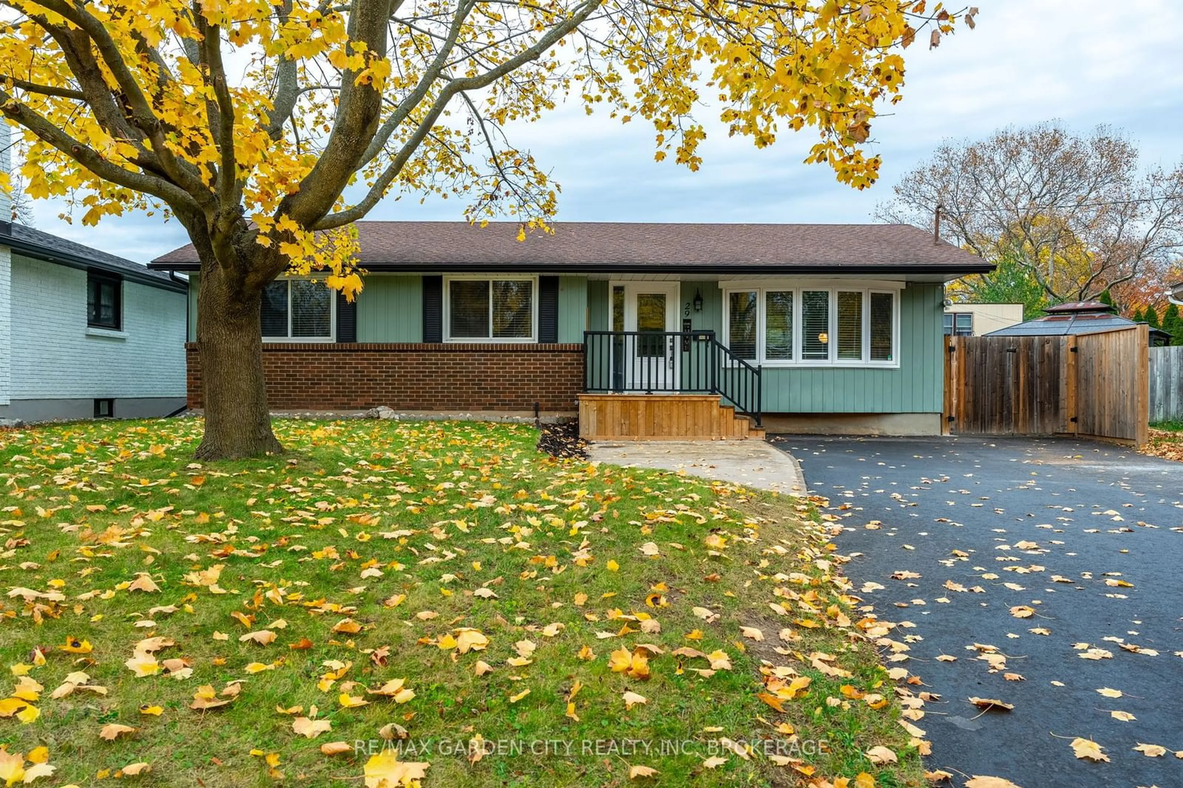 Home with vinyl exterior material, street for 29 Southdale Dr, St. Catharines Ontario L2M 3N3