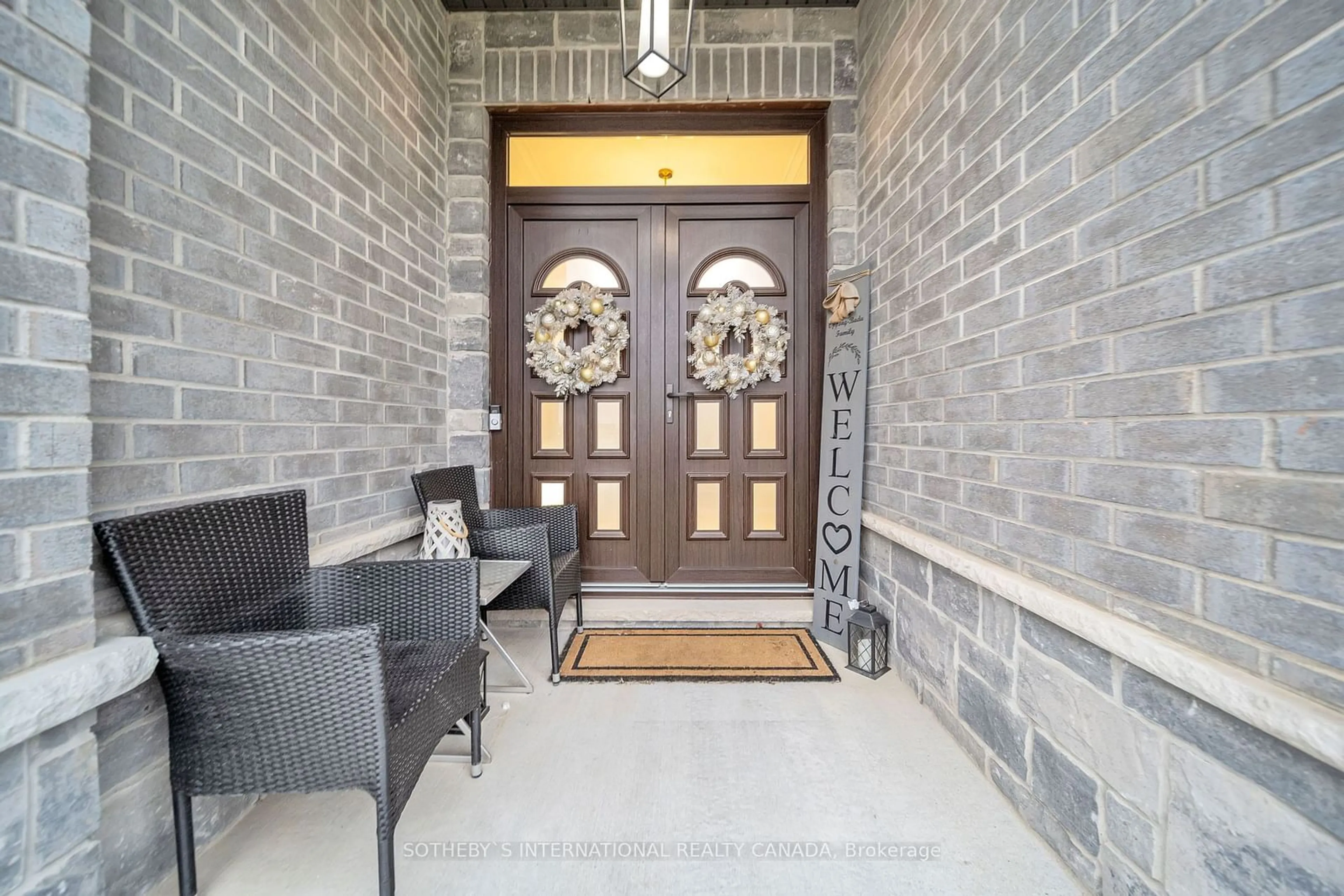 Indoor entryway for 1 Grandville Circ, Brant Ontario N3L 0E8