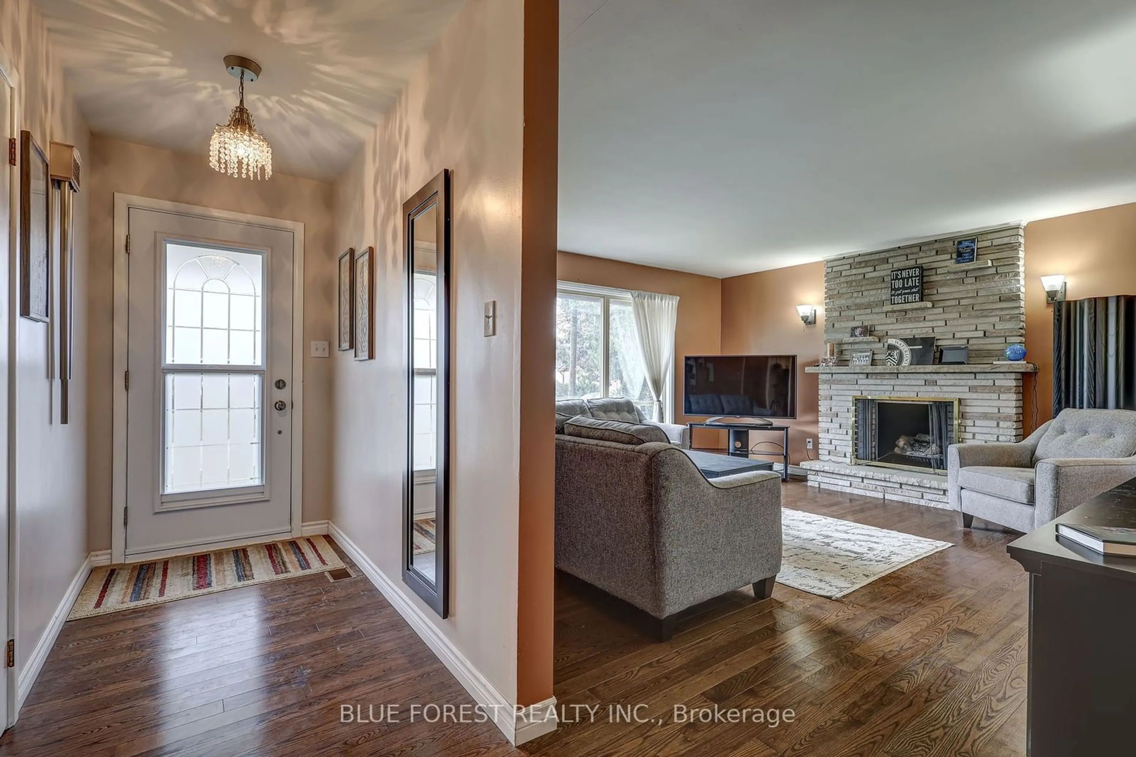 Living room with furniture, unknown for 157 Victoria St, Woodstock Ontario N4S 6W1