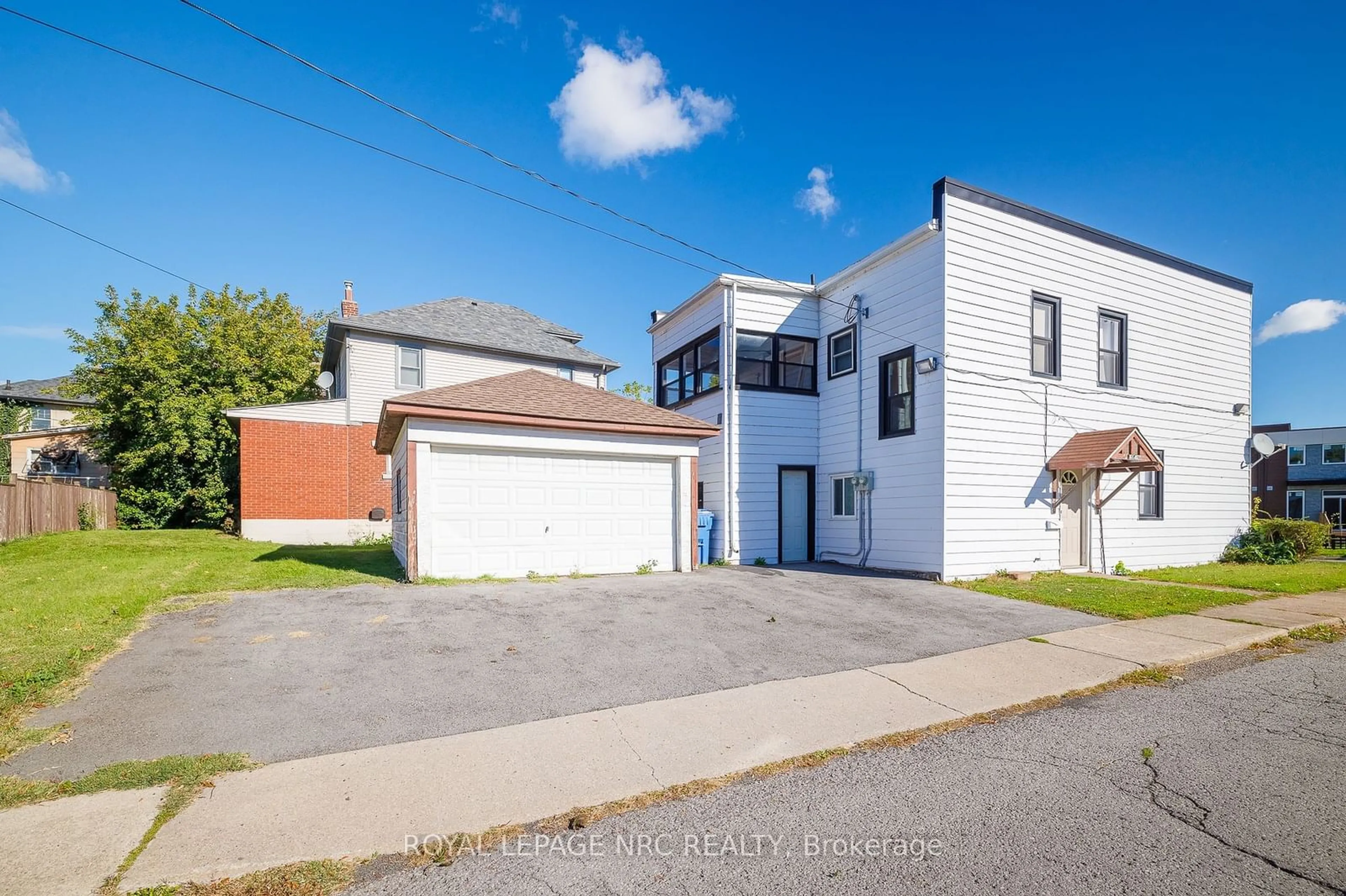 A pic from outside/outdoor area/front of a property/back of a property/a pic from drone, street for 6145 Main St, Niagara Falls Ontario L2G 6A2