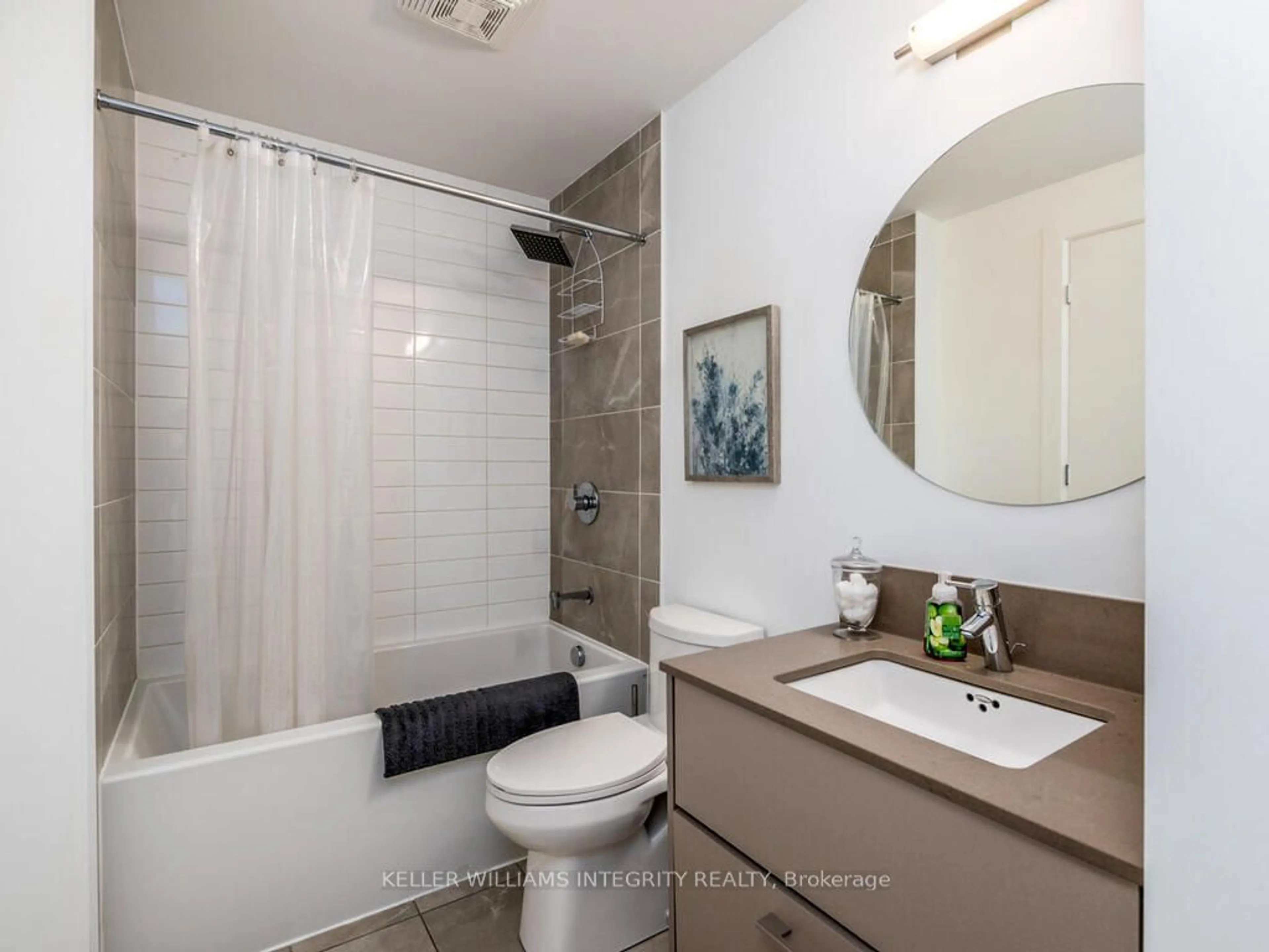 Standard bathroom, ceramic/tile floor for 255 Bay St #1308, Ottawa Centre Ontario K1R 0C5