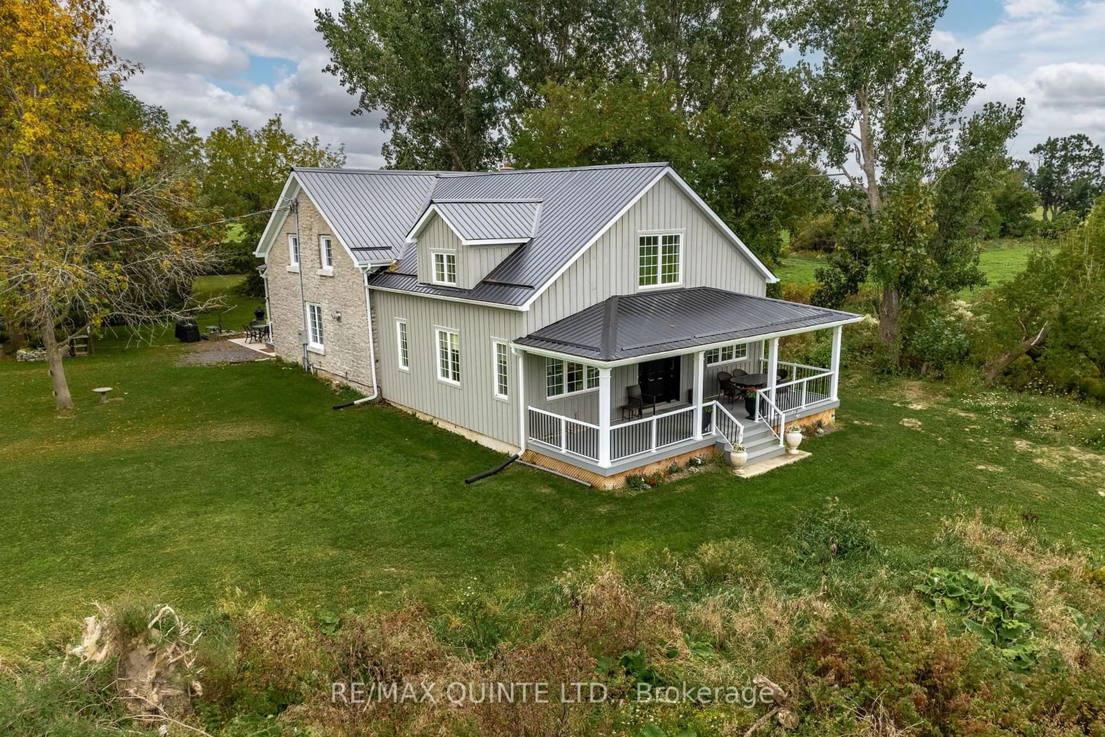 A pic from outside/outdoor area/front of a property/back of a property/a pic from drone, unknown for 369 Road 7051, Frontenac Islands Ontario K0H 2Y0