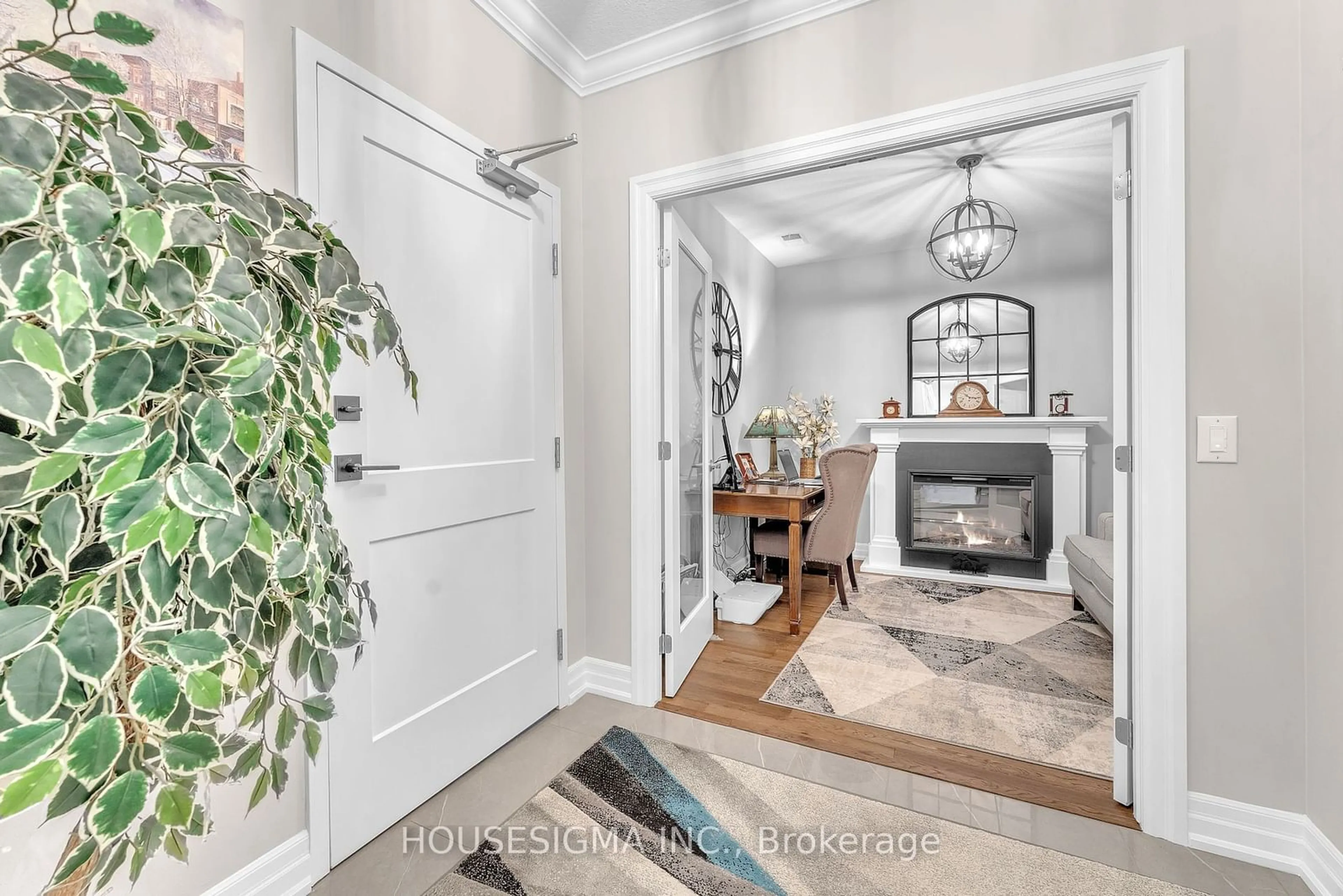 Indoor entryway for 460 Callaway Rd #502, London Ontario N6G 0Z2