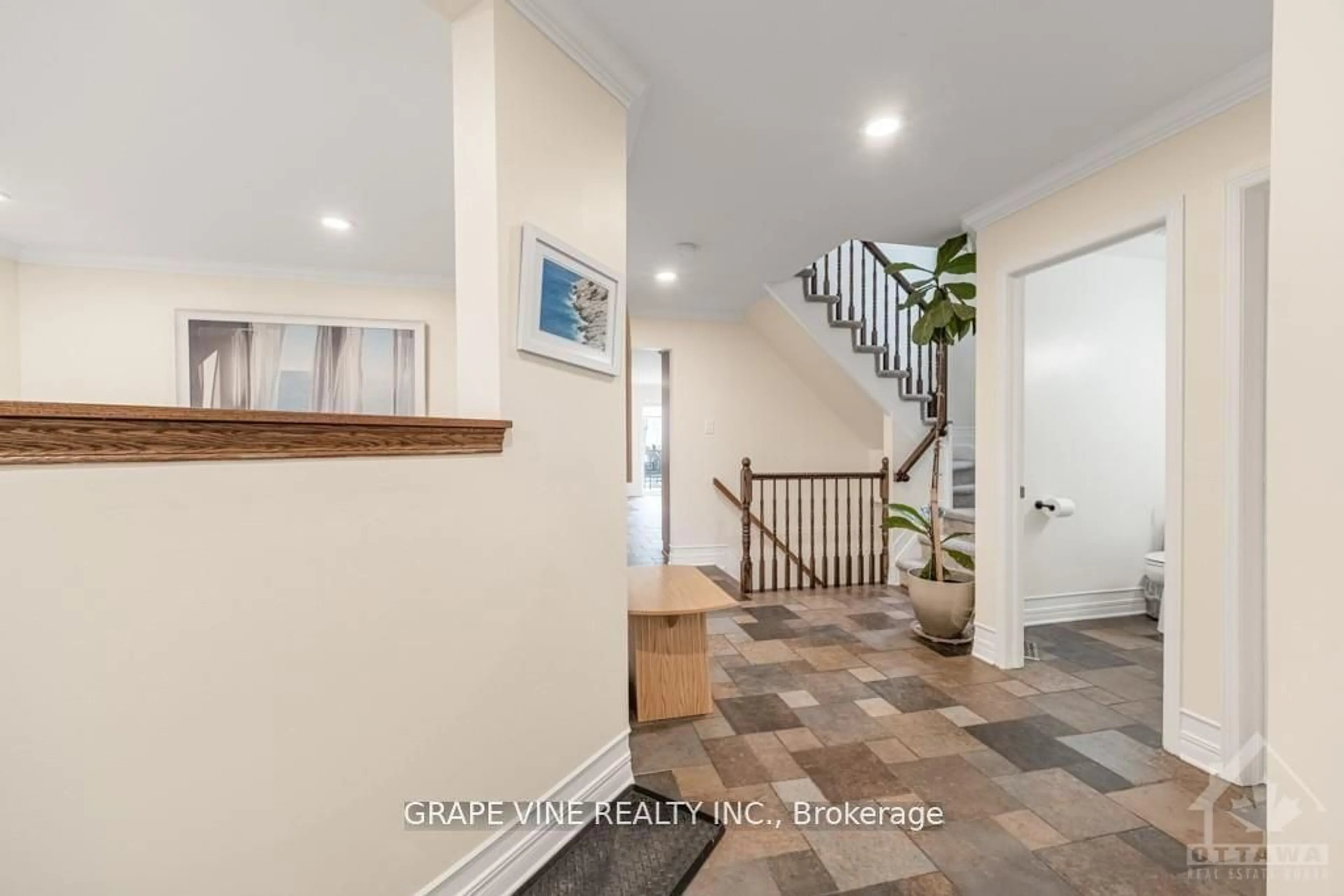 Indoor entryway for 109 SHIRLEY'S BROOK Dr, Kanata Ontario K2K 3M5