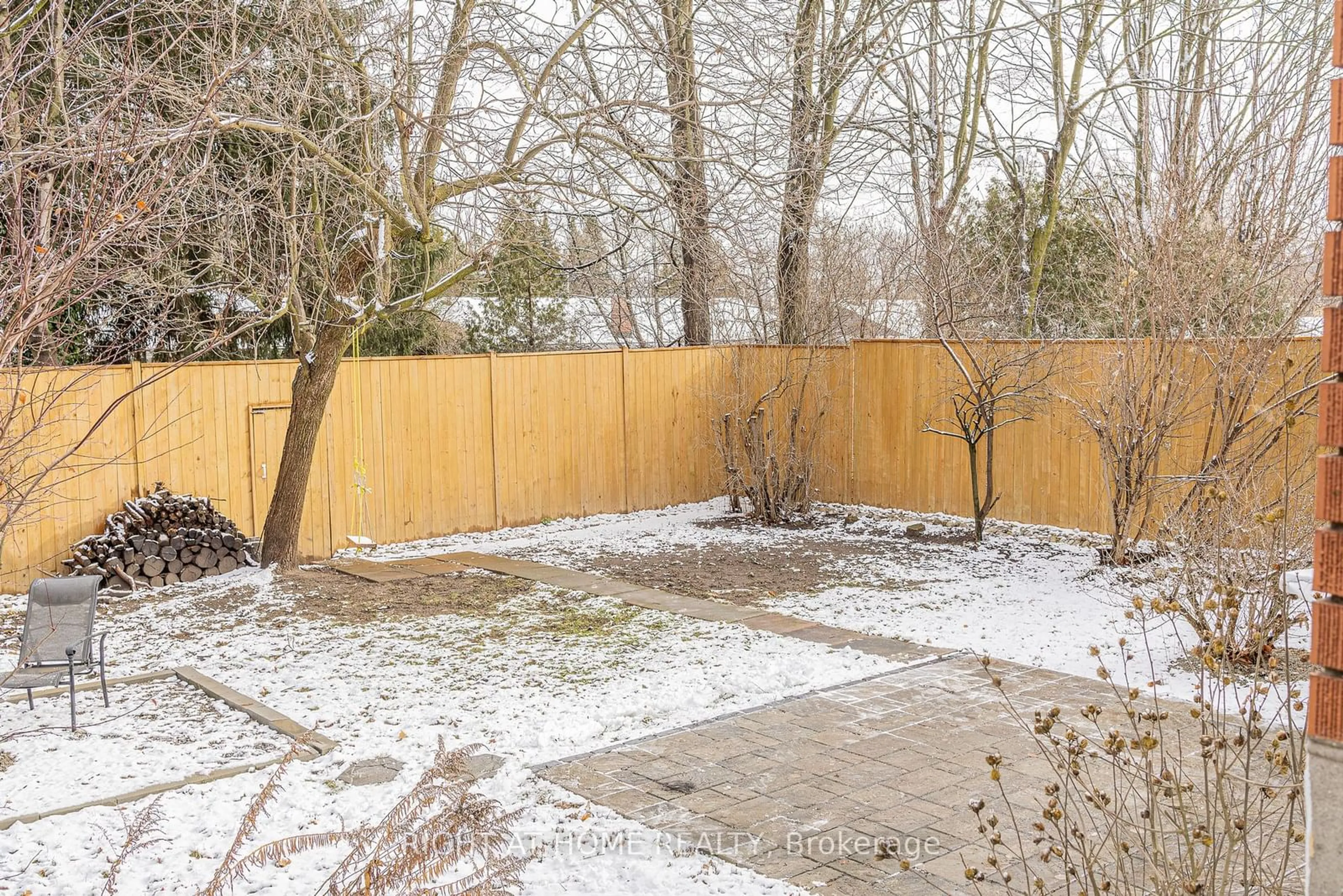 Patio, unknown for 46 Meadow Cres, Kitchener Ontario N2M 4E7