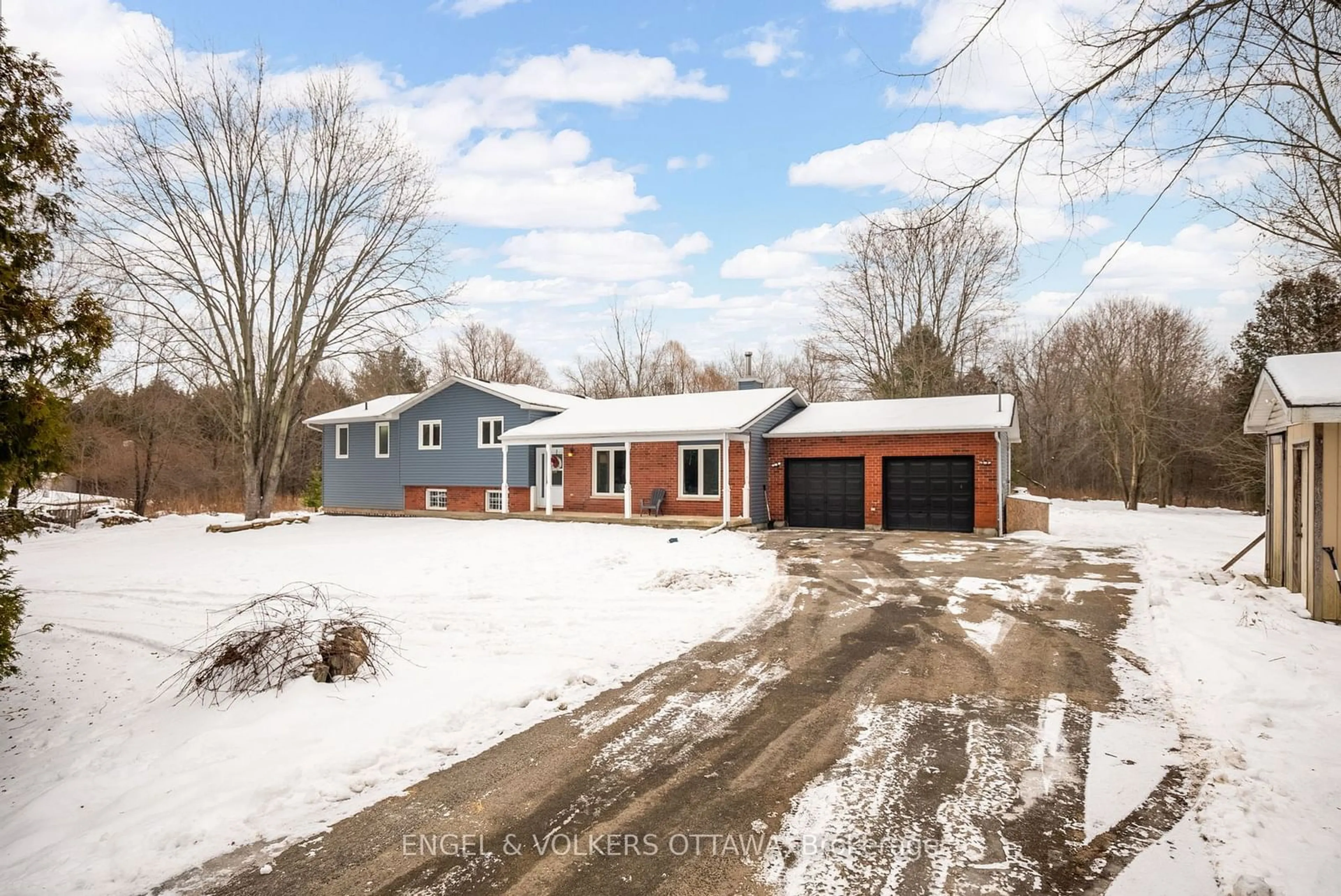 A pic from outside/outdoor area/front of a property/back of a property/a pic from drone, street for 8301 Albert Bouwers Circ, Greely - Metcalfe - Osgoode - Vernon and Area Ontario K0A 2P0