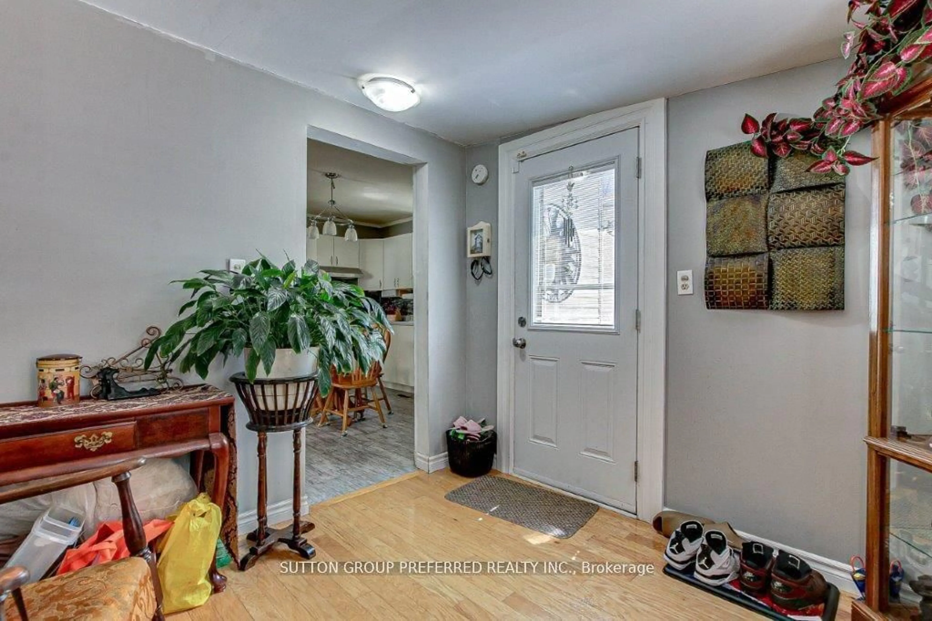 Indoor entryway for 25 Pegler St, London Ontario N5Z 2B4