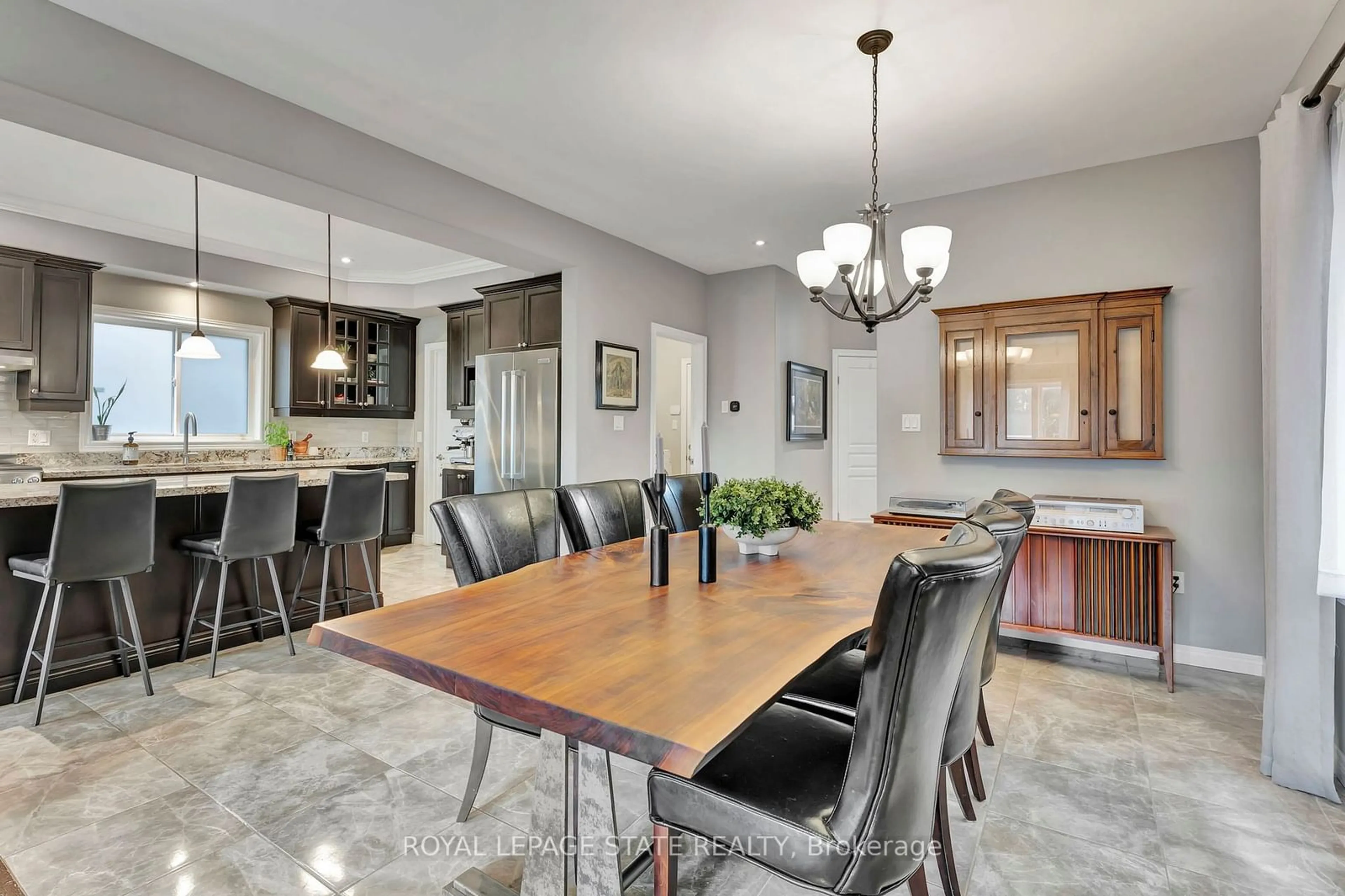 Dining room, ceramic/tile floor for 920 Stone Church Rd, Hamilton Ontario L8W 1B1