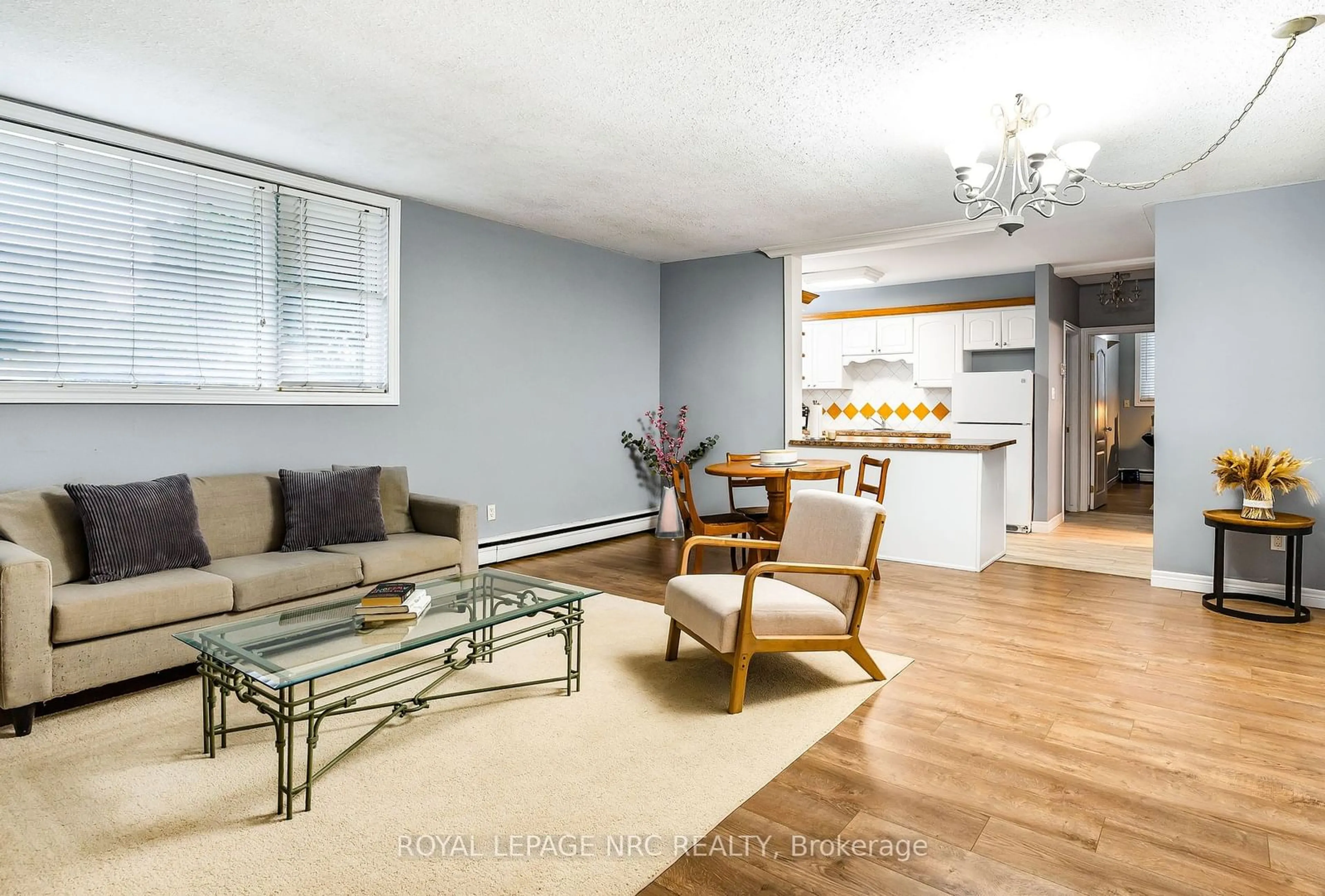 Living room with furniture, wood/laminate floor for 454 CARLTON St #7, St. Catharines Ontario L2M 4X1