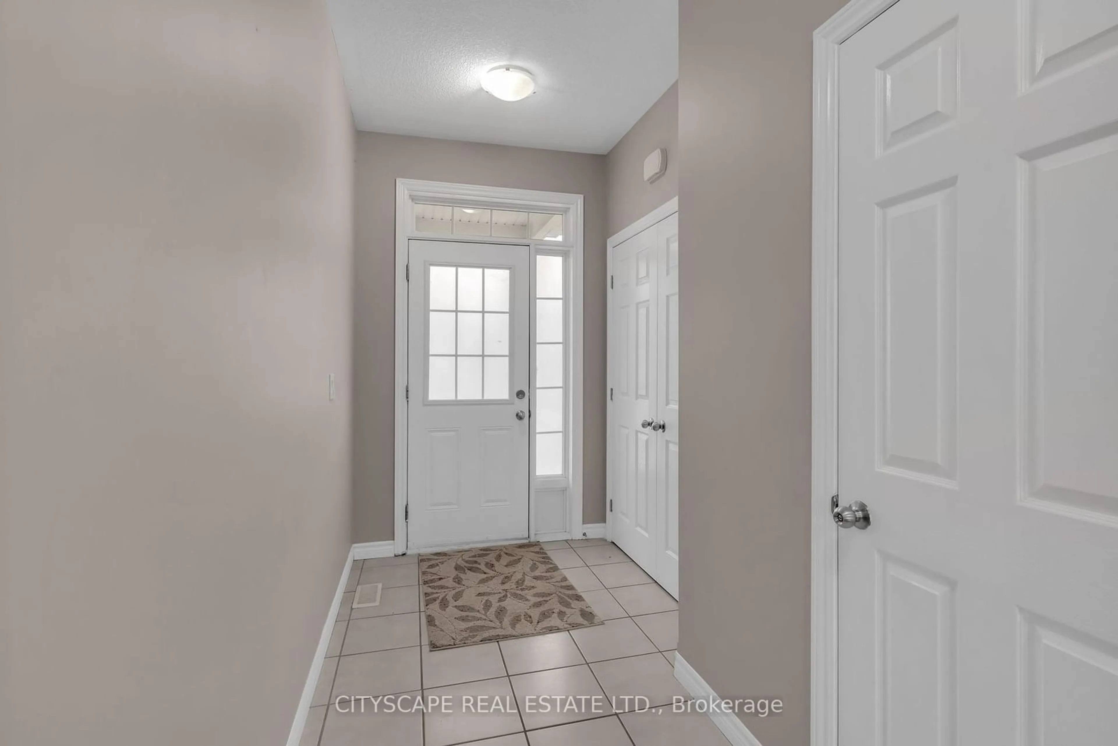 Indoor entryway for 782 Newmarket Lane, Kingston Ontario K7K 0C8