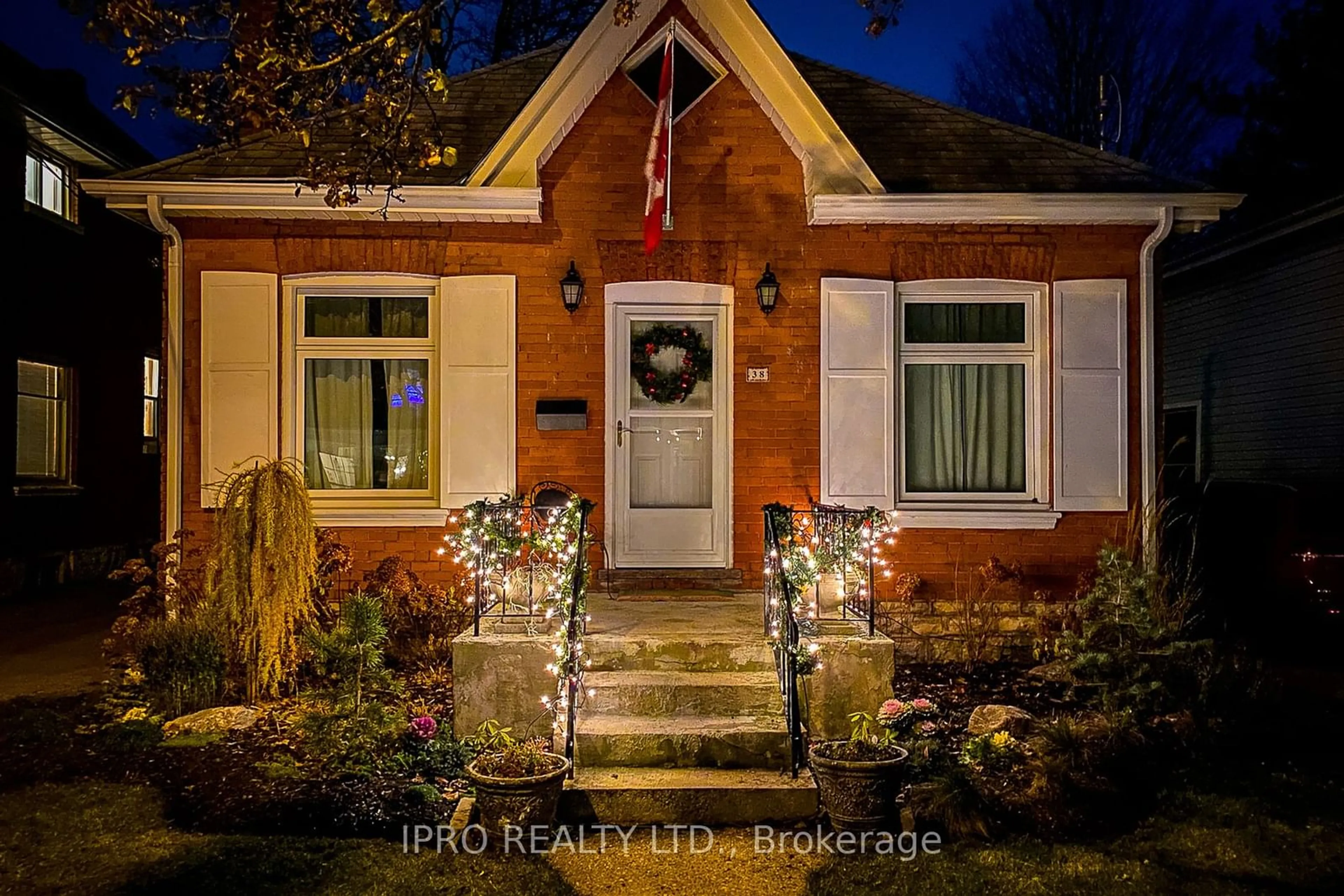 Indoor entryway for 38 Egerton St, Brantford Ontario N3T 4L5