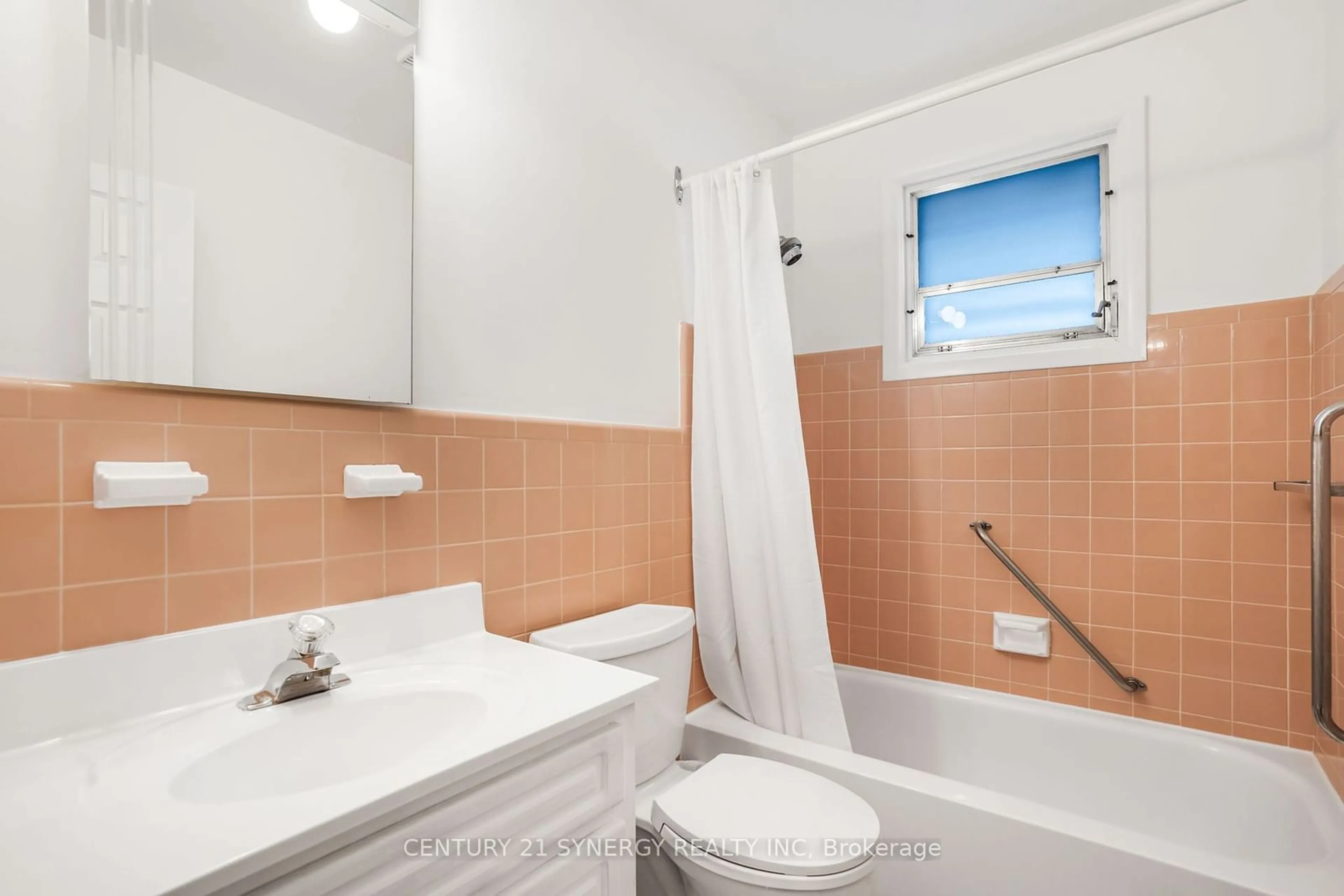 Standard bathroom, unknown for 1254 Woodside Dr, Belair Park - Copeland Park and Area Ontario K2C 2G9