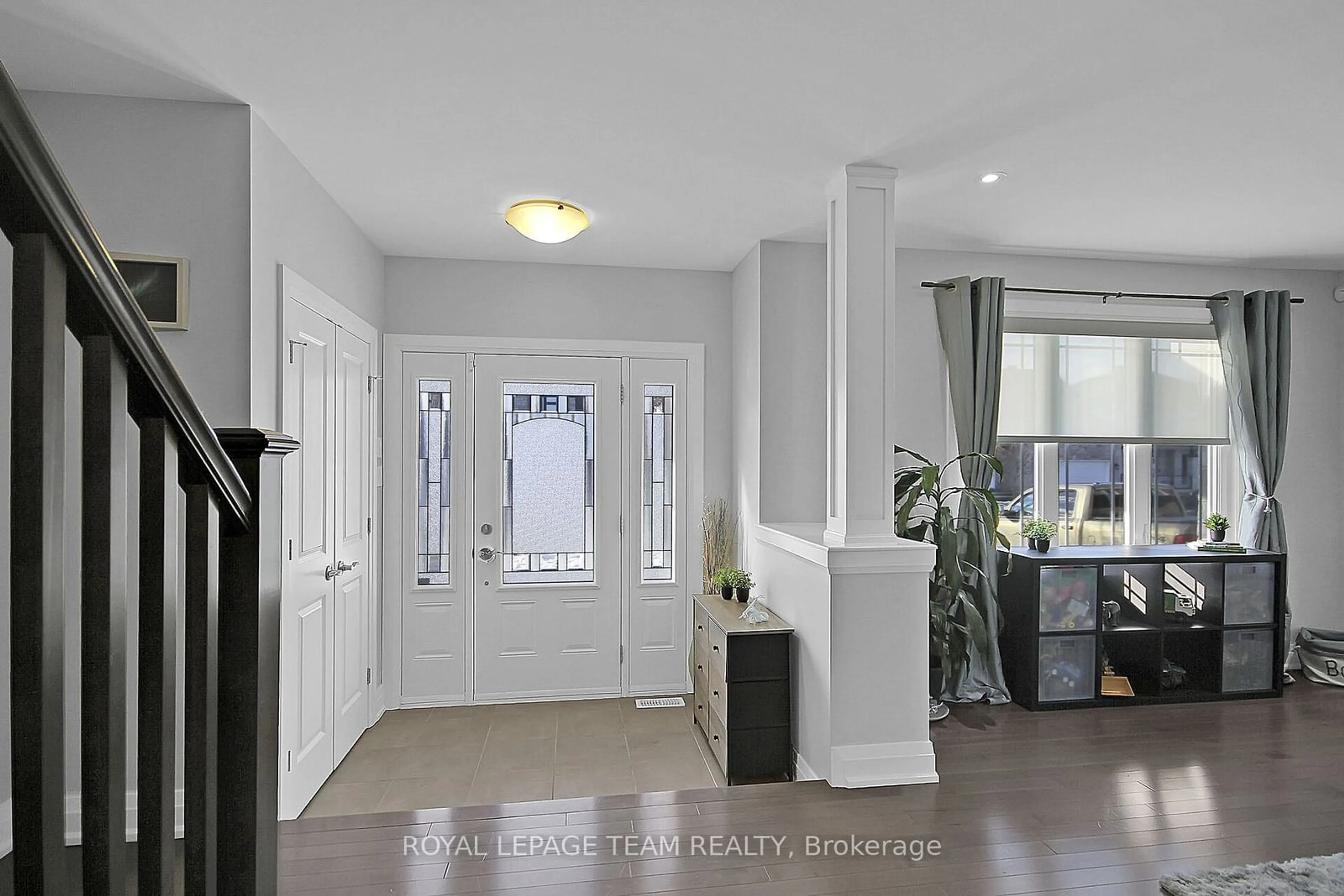 Indoor entryway for 436 Bruges St, Russell Ontario K0A 1W0