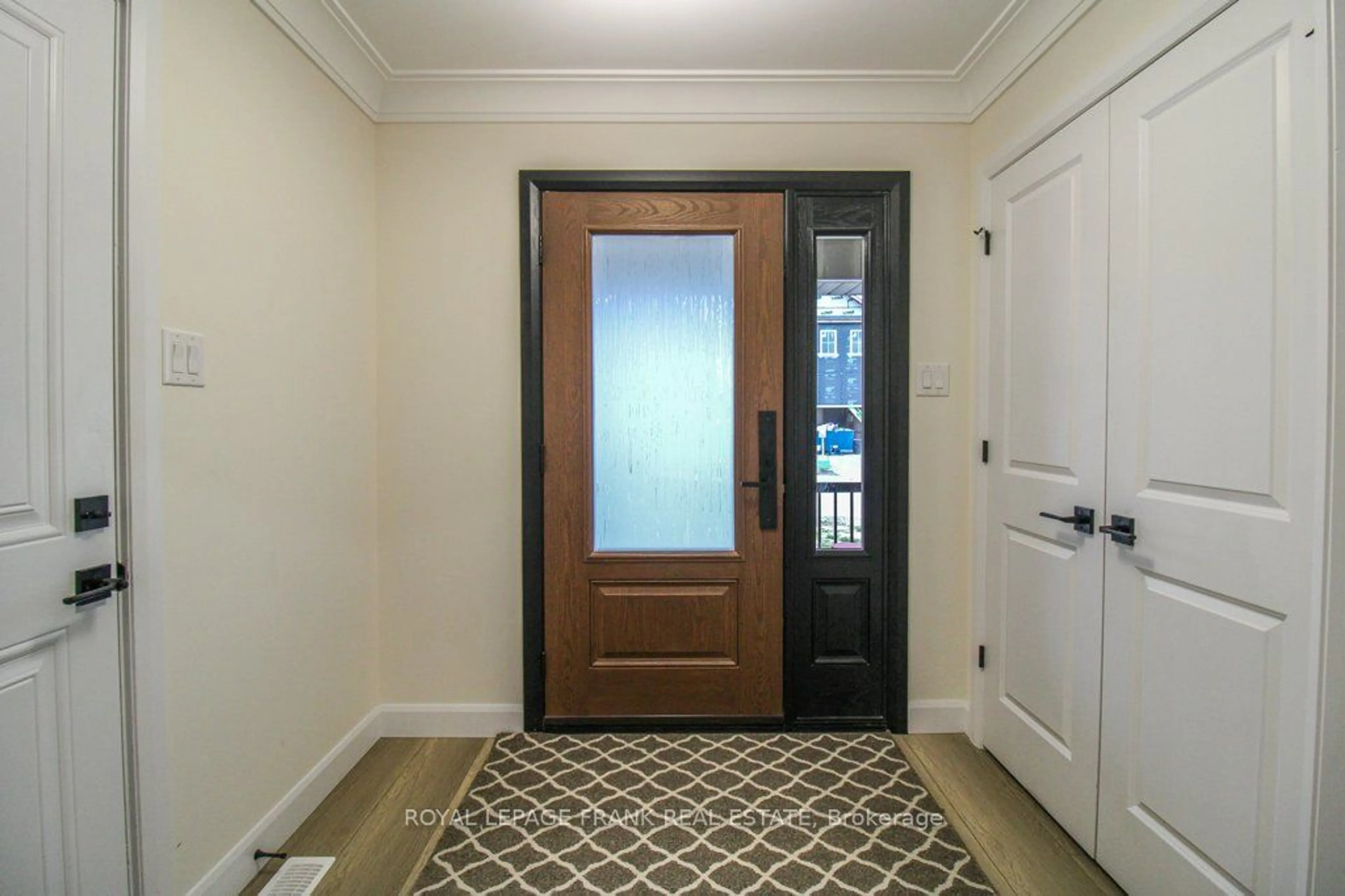 Indoor entryway for 316 Mullighan Gdns, Peterborough Ontario K9K 0H2