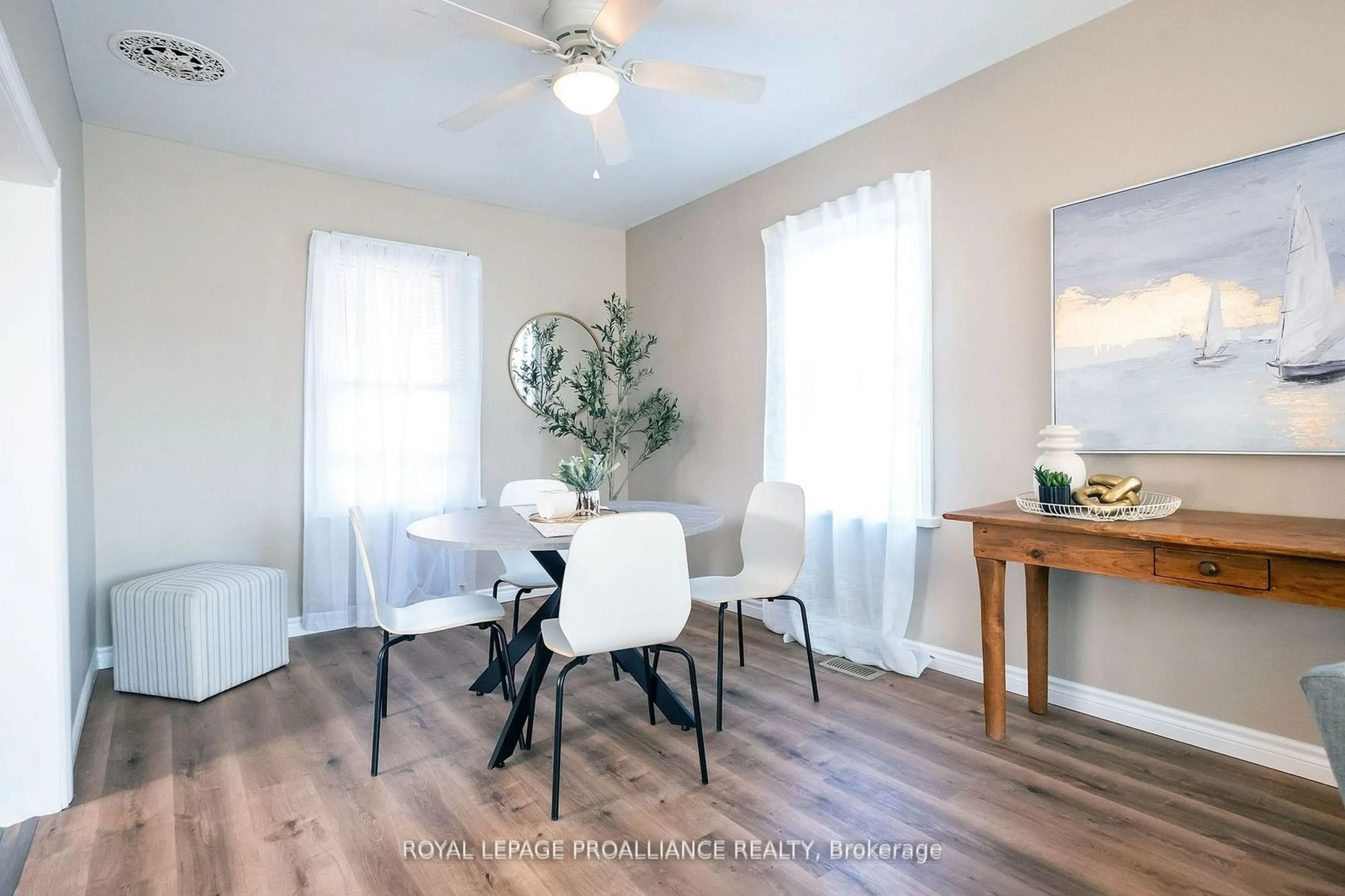 Dining room, wood/laminate floor for 16 Charlotte St, Quinte West Ontario K8V 2B9