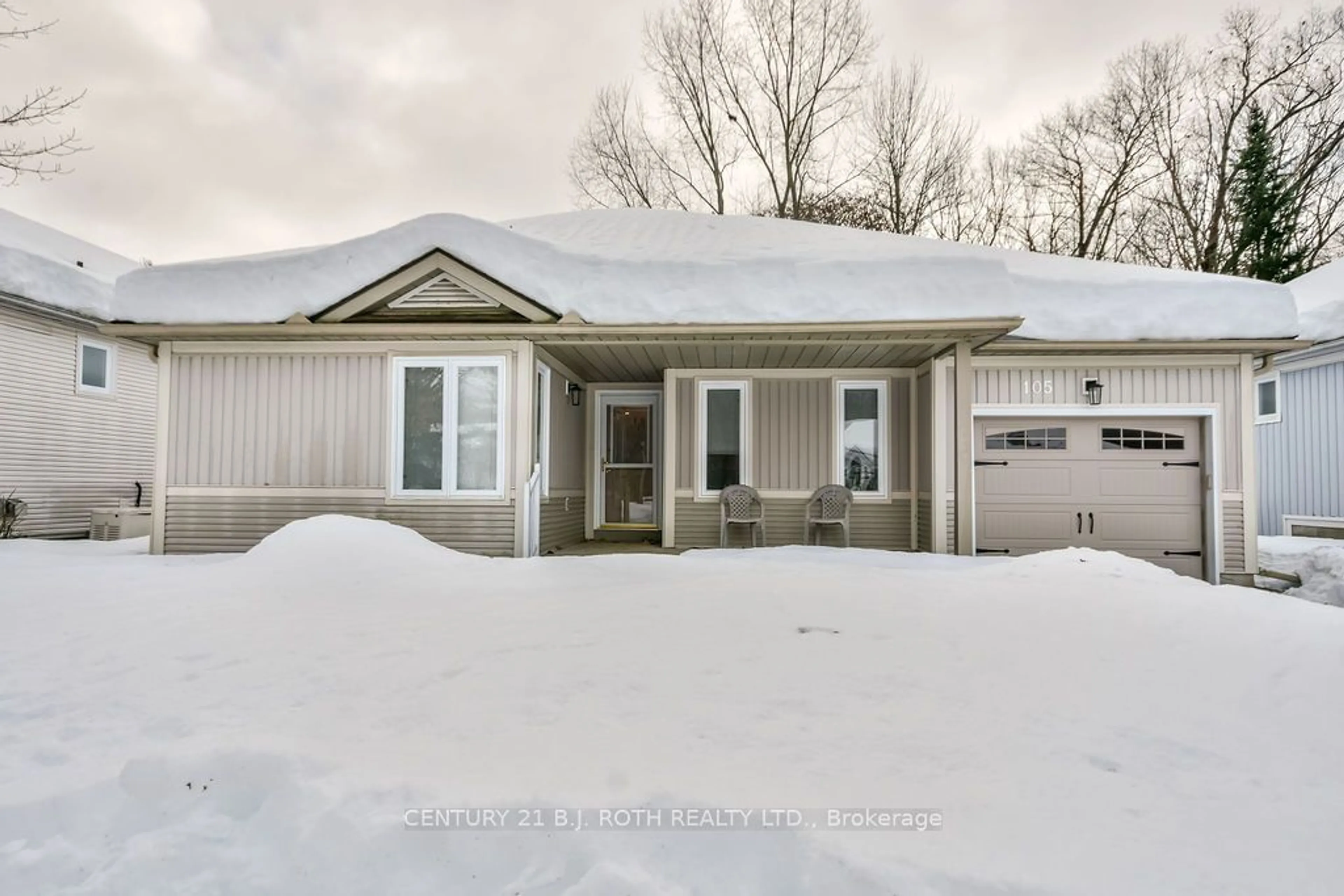 Home with vinyl exterior material, street for 105 Pine Ridge Gate, Gravenhurst Ontario P1P 1Z2