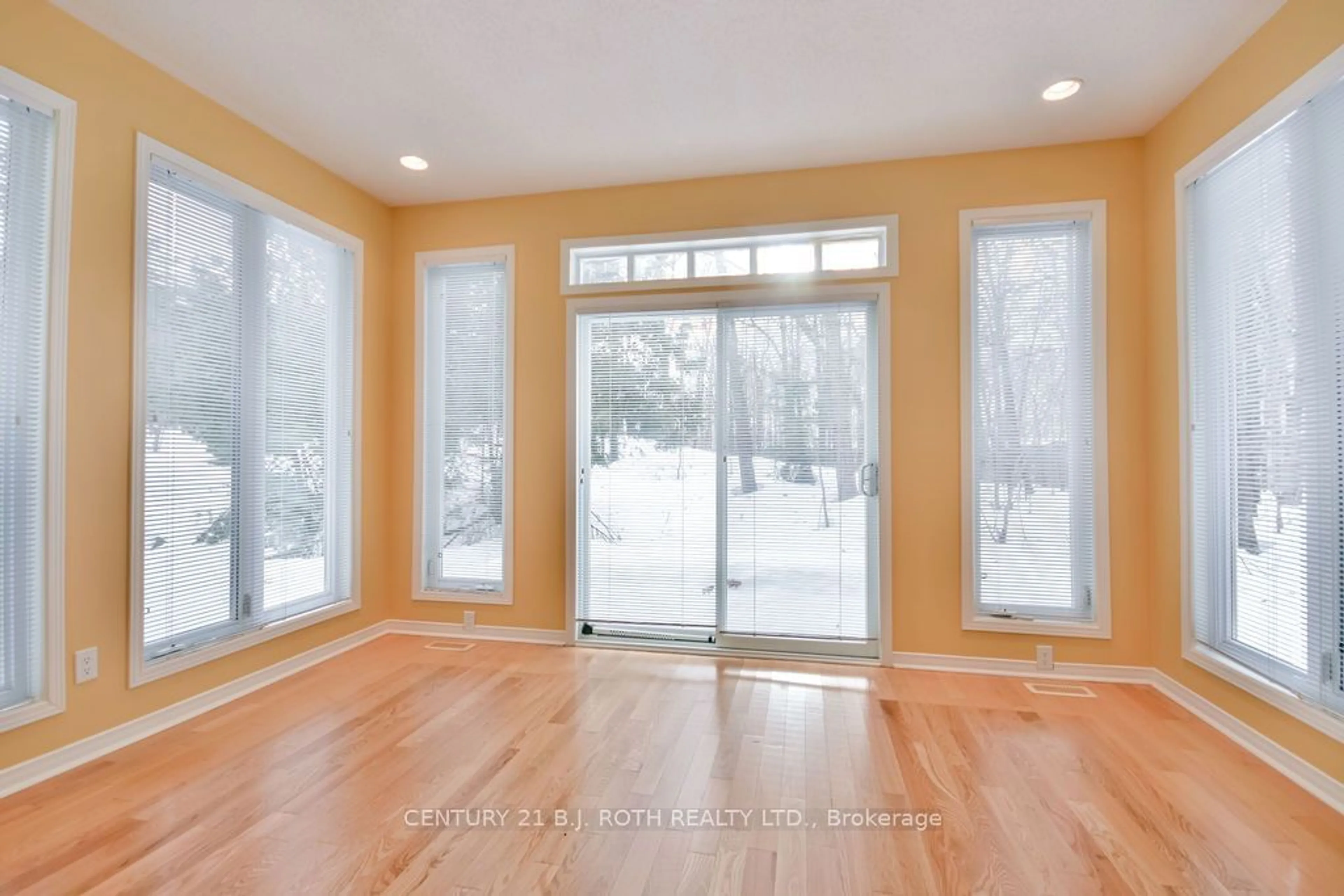 Indoor entryway for 105 Pine Ridge Gate, Gravenhurst Ontario P1P 1Z2