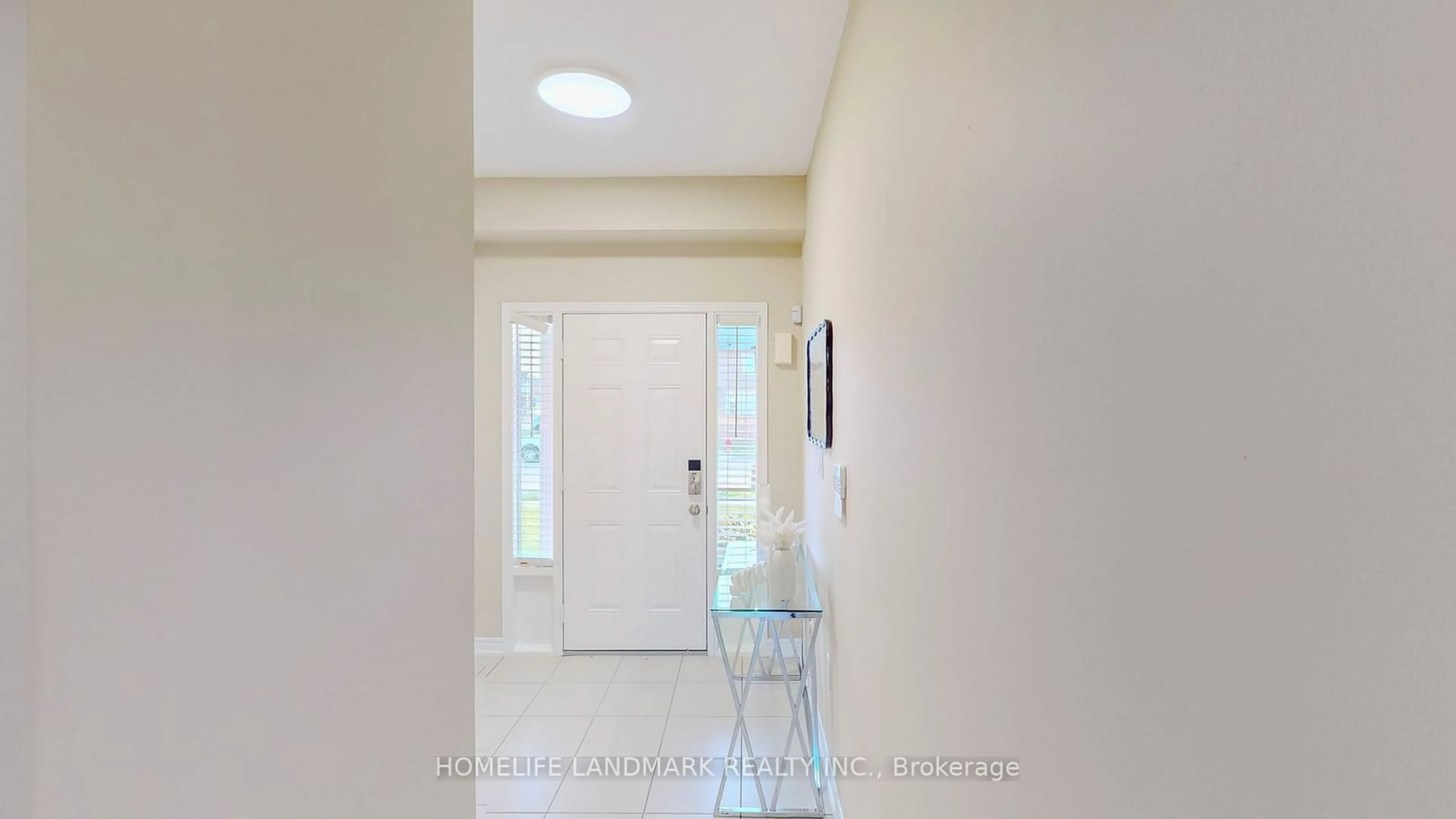 Indoor entryway for 250 Lormont Blvd, Hamilton Ontario L8J 0J9