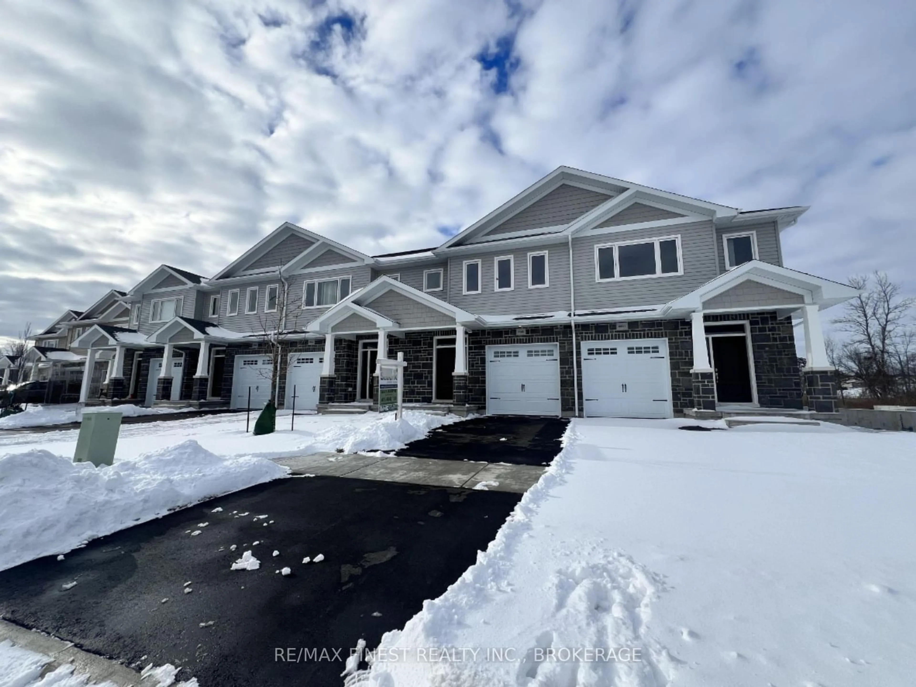 A pic from outside/outdoor area/front of a property/back of a property/a pic from drone, street for 202 HERITAGE PARK Dr, Greater Napanee Ontario K7R 3X8