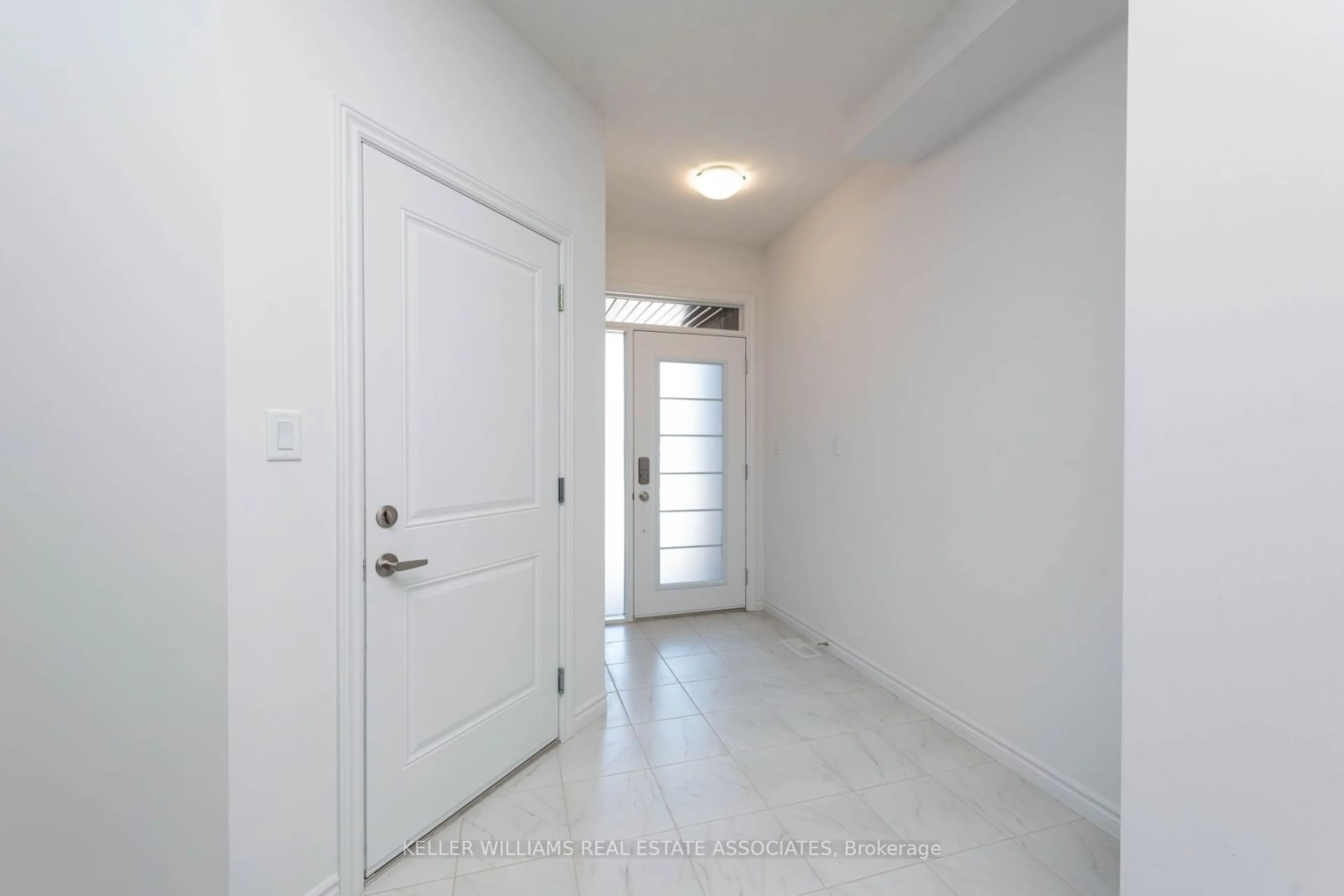 Indoor entryway for 3985 Crown St, Lincoln Ontario L0R 1B4