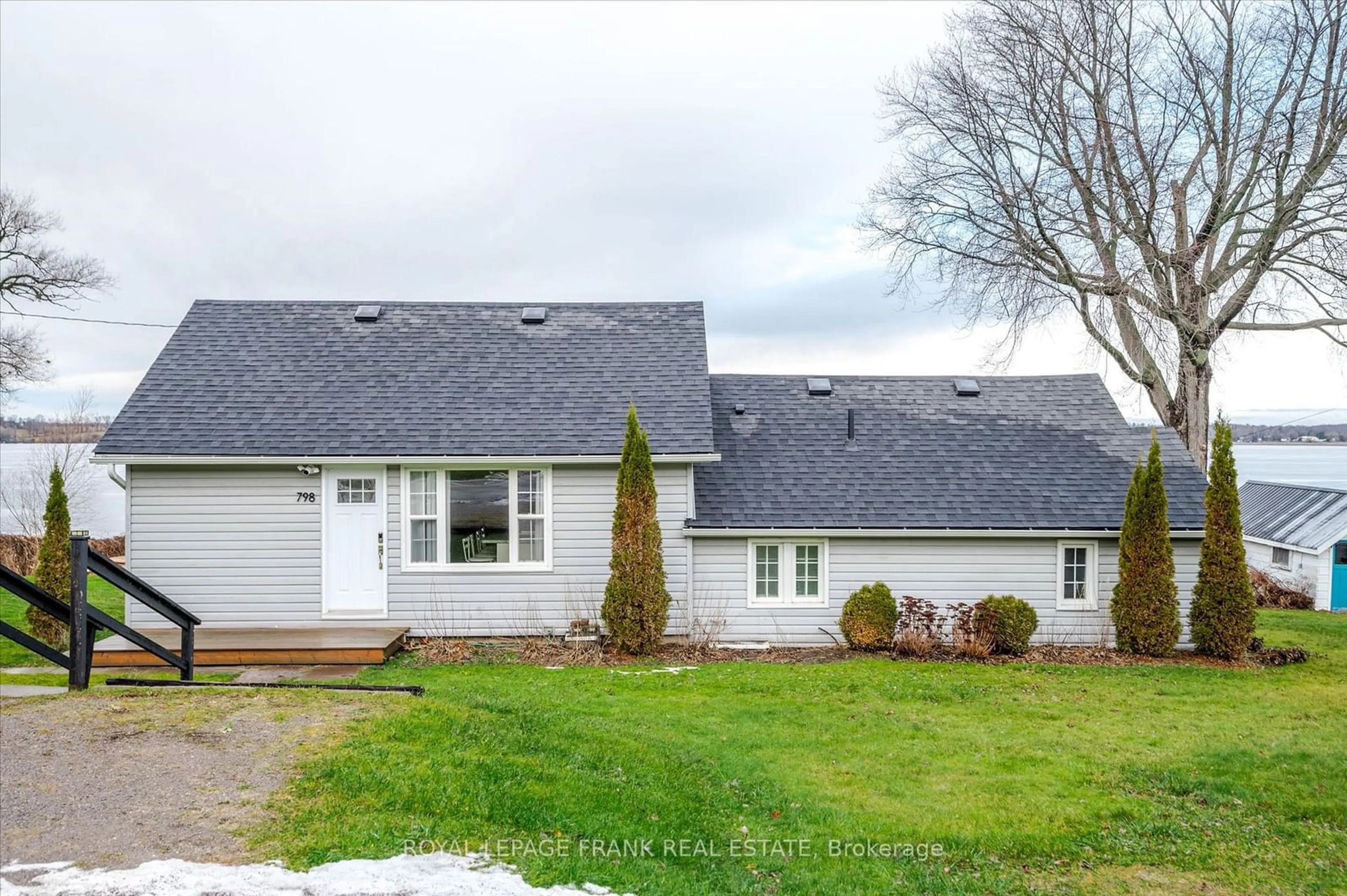 Home with vinyl exterior material, street for 798 Simcoe St, Smith-Ennismore-Lakefield Ontario K0L 1H0