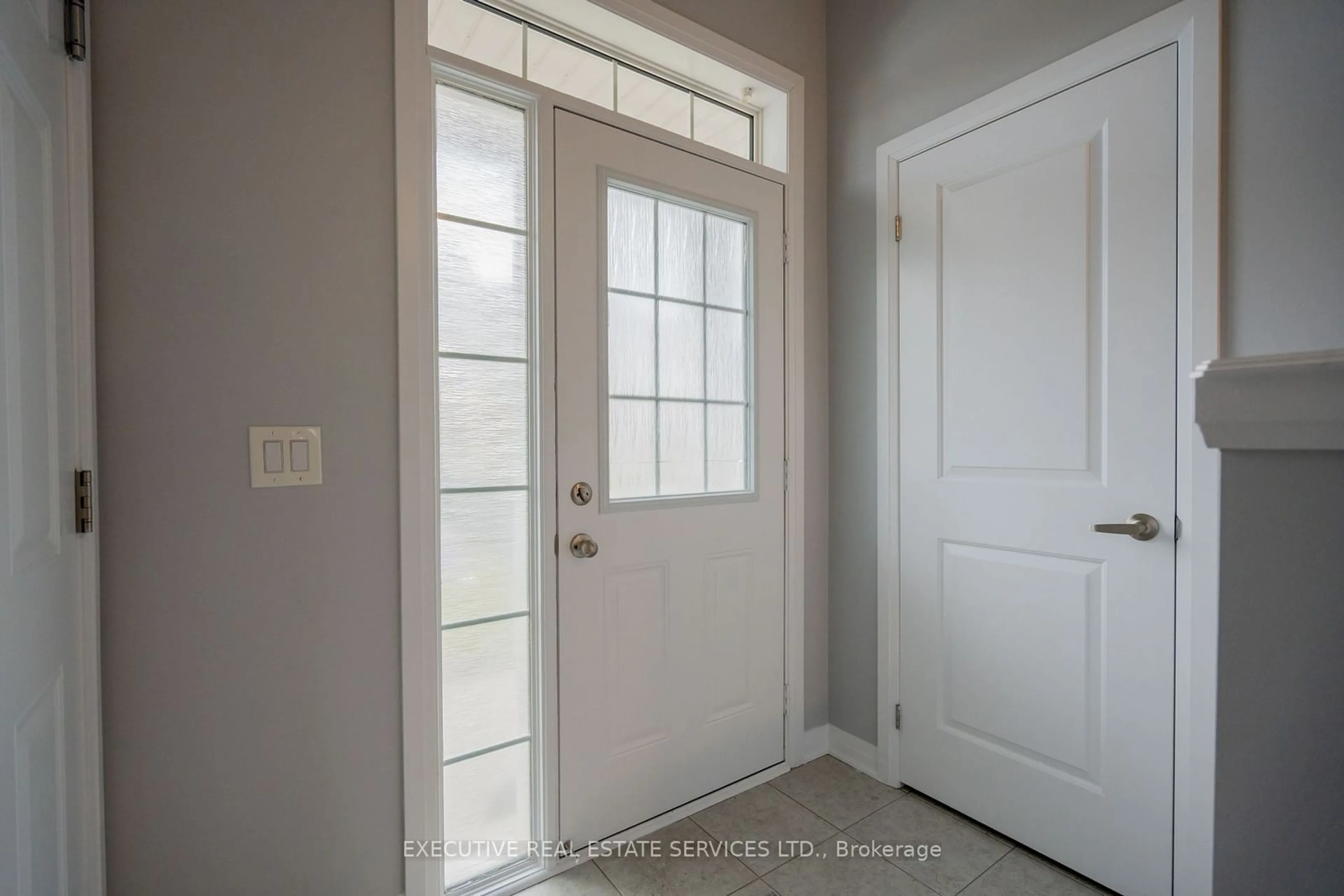 Indoor entryway for 4064 Maitland St, Lincoln Ontario L0R 1B6