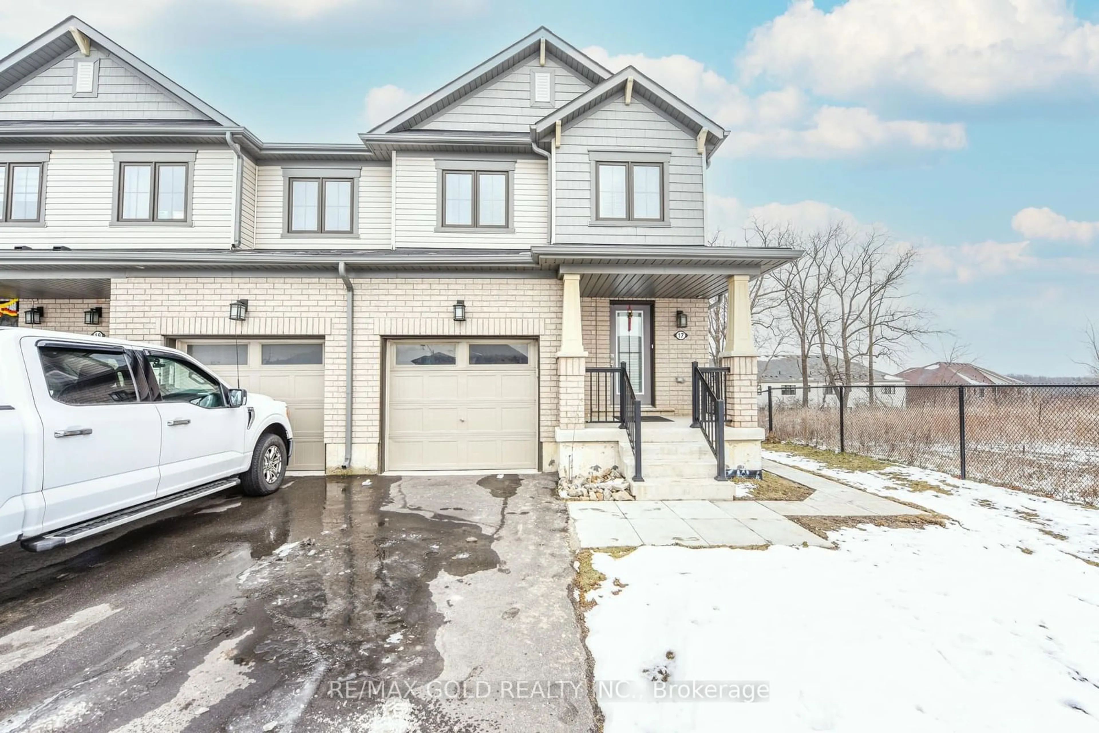 A pic from outside/outdoor area/front of a property/back of a property/a pic from drone, street for 17 Allcroft Crt, Hamilton Ontario L8J 0H7