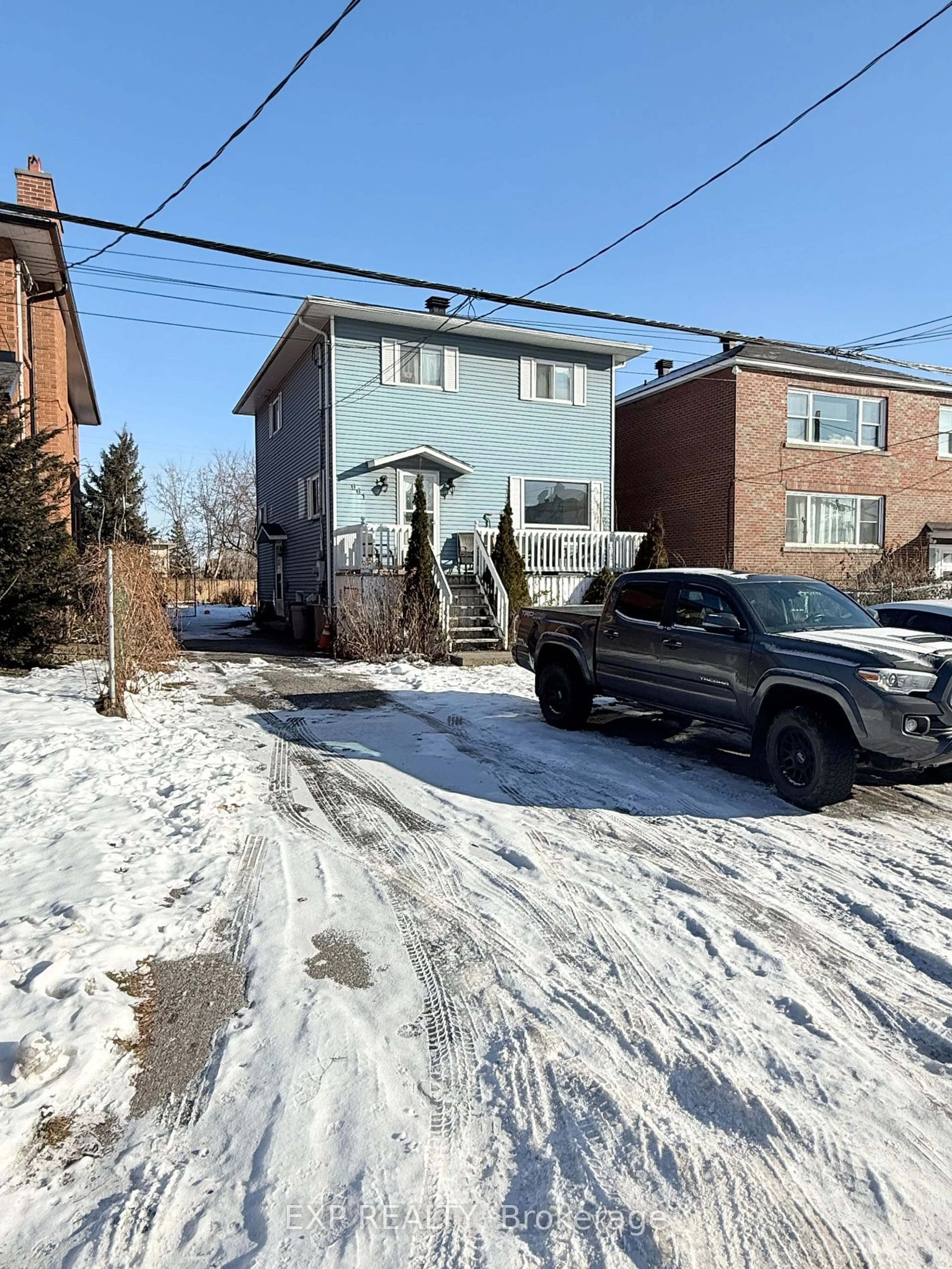 A pic from outside/outdoor area/front of a property/back of a property/a pic from drone, street for 661 Tweedsmuir Ave, Westboro - Hampton Park Ontario K1Z 4P7