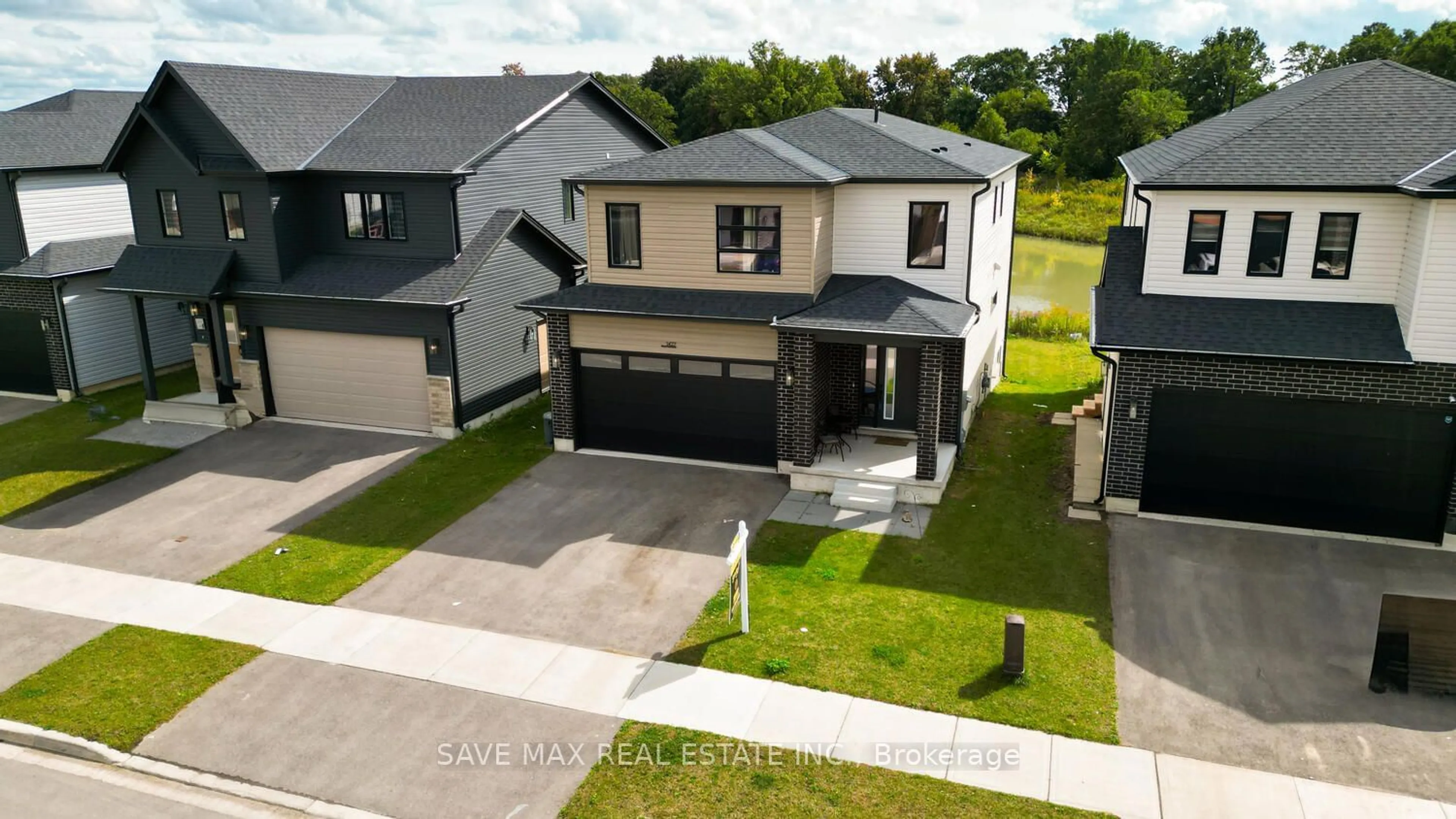 A pic from outside/outdoor area/front of a property/back of a property/a pic from drone, street for 1427 TWILITE Blvd, London Ontario N6G 3R5