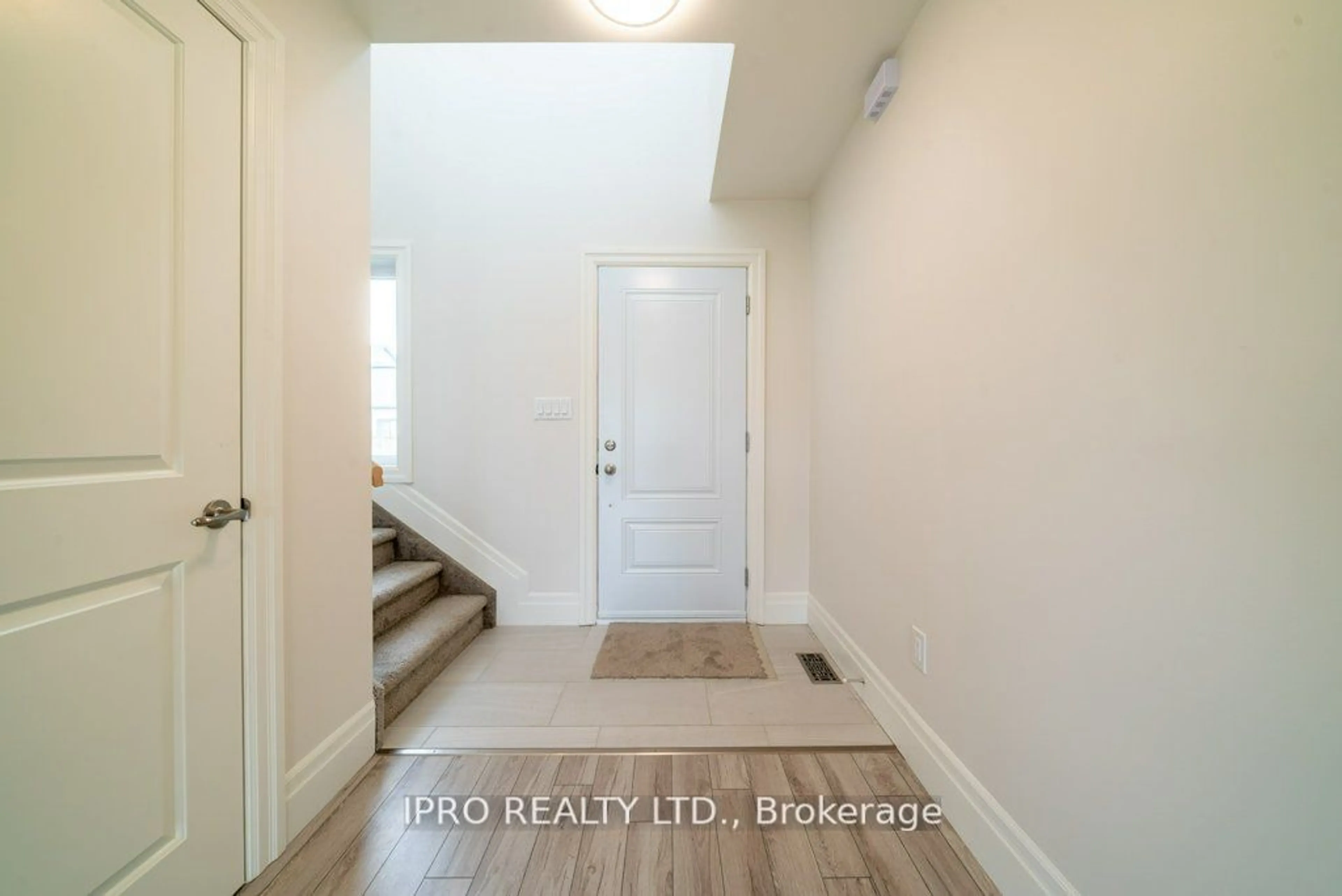 Indoor entryway for 44 Campbell Cres, Prince Edward County Ontario K0K 2T0