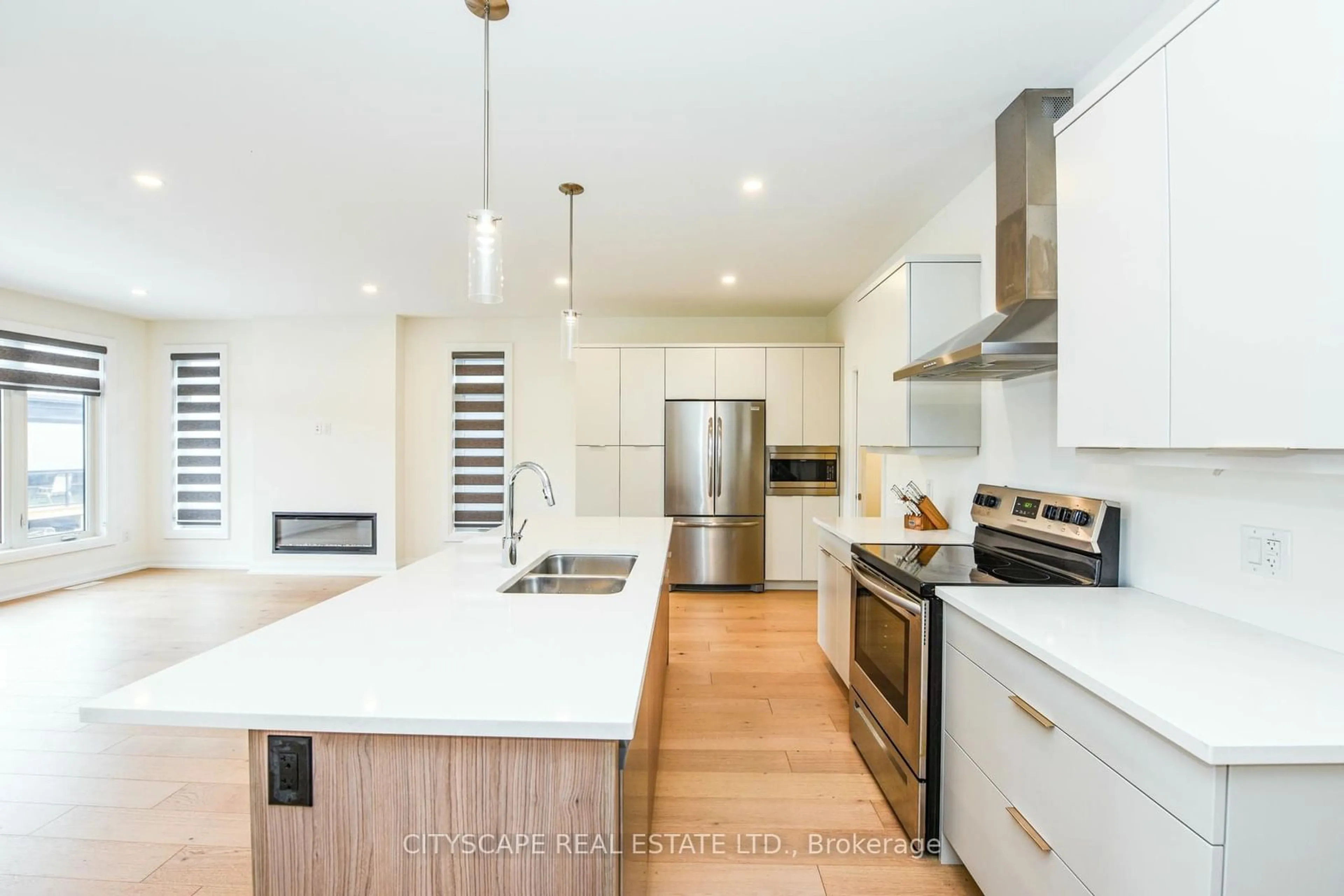 Contemporary kitchen, wood/laminate floor for 9150 Willoughby Dr #30, Niagara Falls Ontario L2G 0Z5