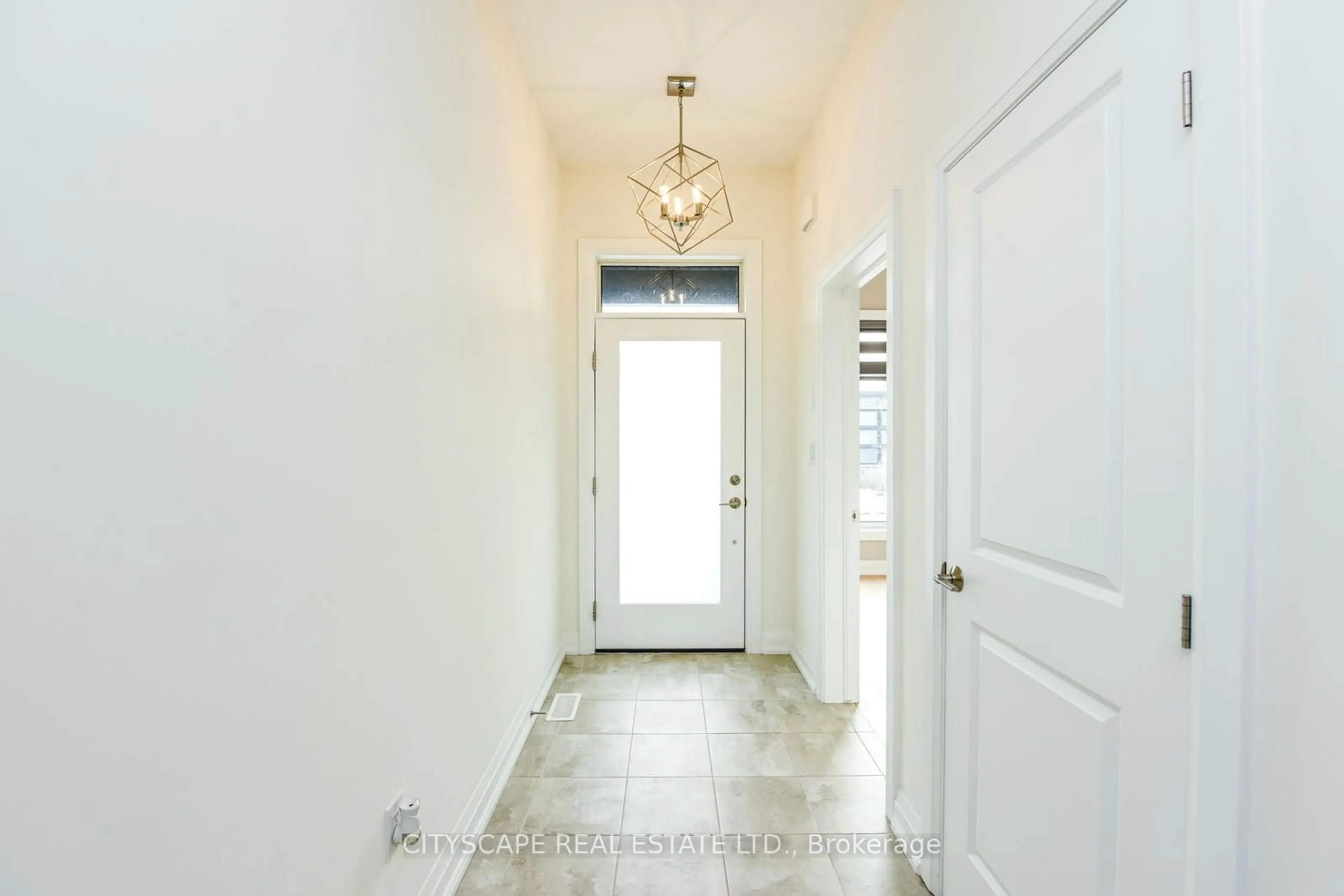 Indoor entryway for 9150 Willoughby Dr #30, Niagara Falls Ontario L2G 0Z5