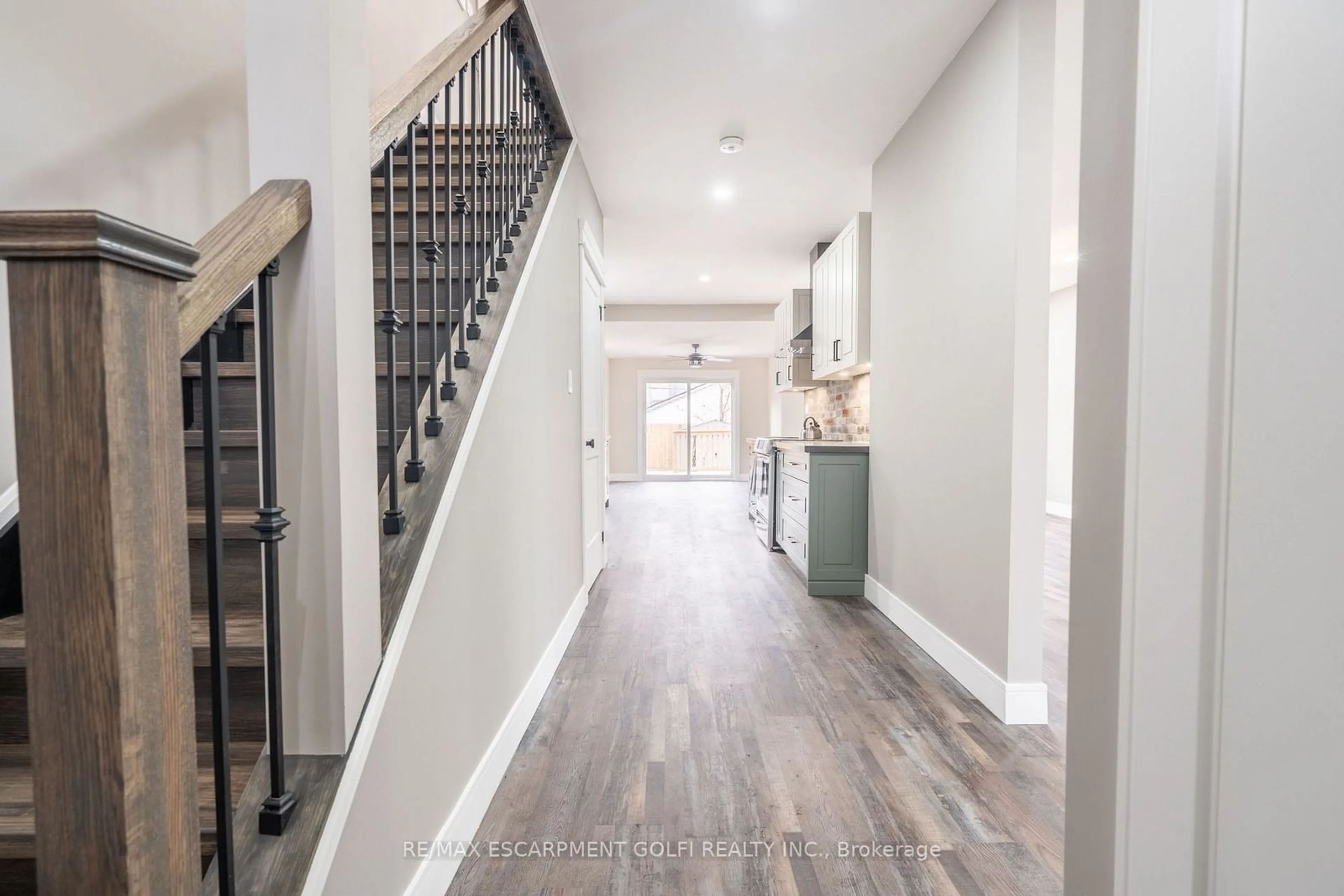 Indoor entryway for 50 Whitfield Ave, Hamilton Ontario L8L 4B6