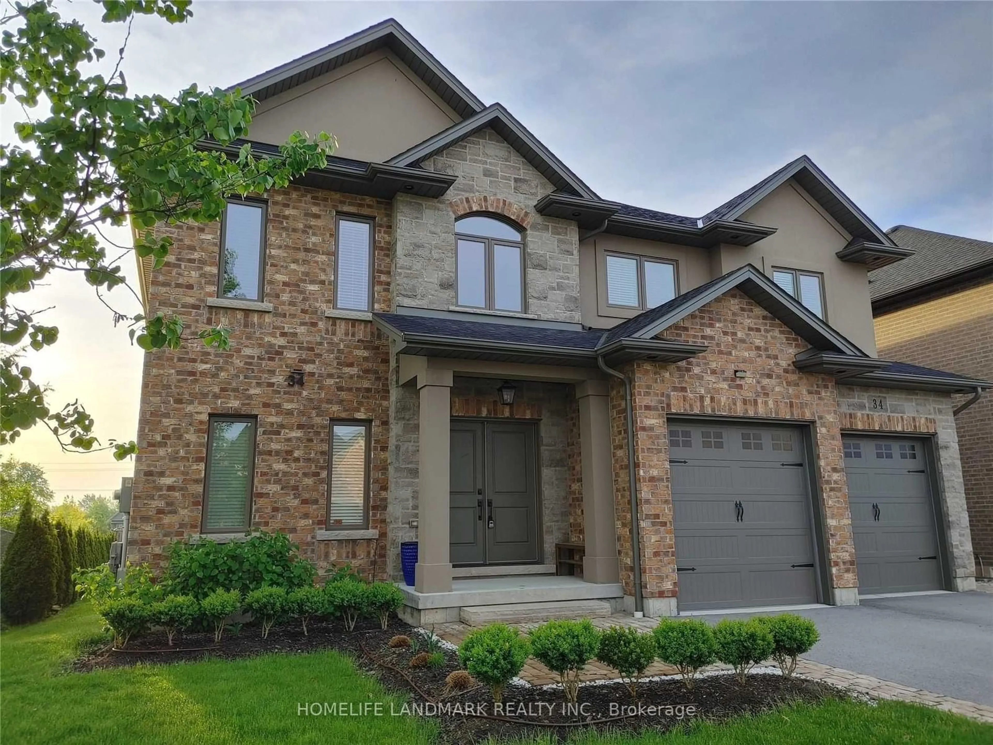 Home with brick exterior material, street for 34 Forest Ridge Crt, Welland Ontario L3C 0C2